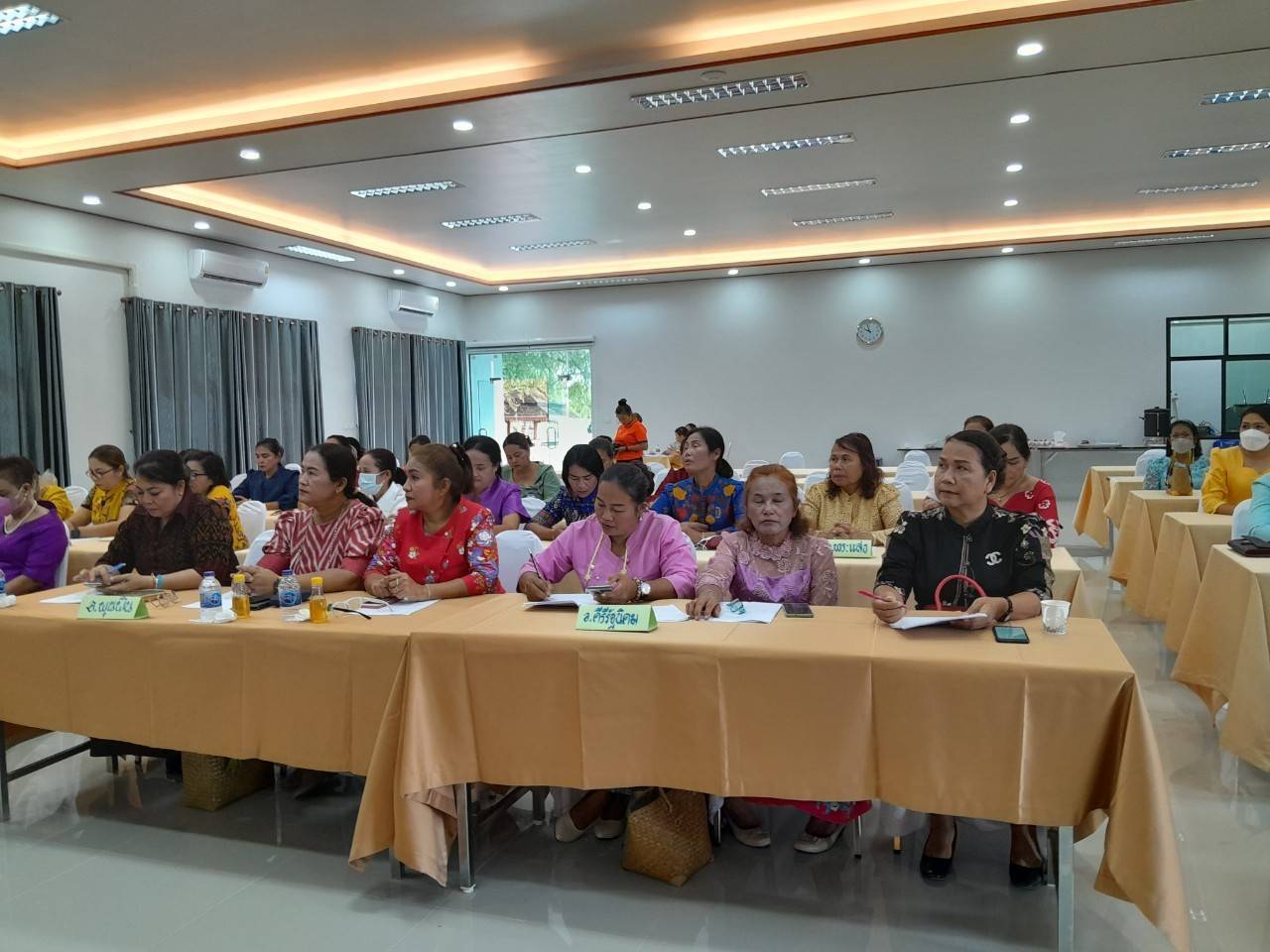 “พลังสตรี พลังที่ยิ่งใหญ่ คณะกรรมการพัฒนาสตรีจังหวัด สุราษฏร์ธานี ประชุมสัญจร ขับเคลื่อนงาน”