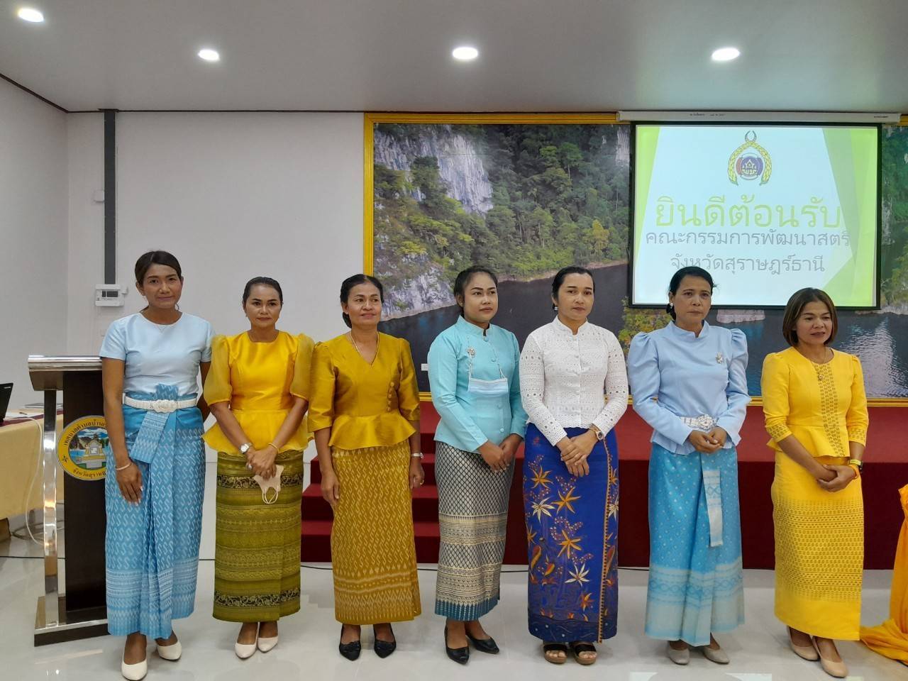 “พลังสตรี พลังที่ยิ่งใหญ่ คณะกรรมการพัฒนาสตรีจังหวัด สุราษฏร์ธานี ประชุมสัญจร ขับเคลื่อนงาน”