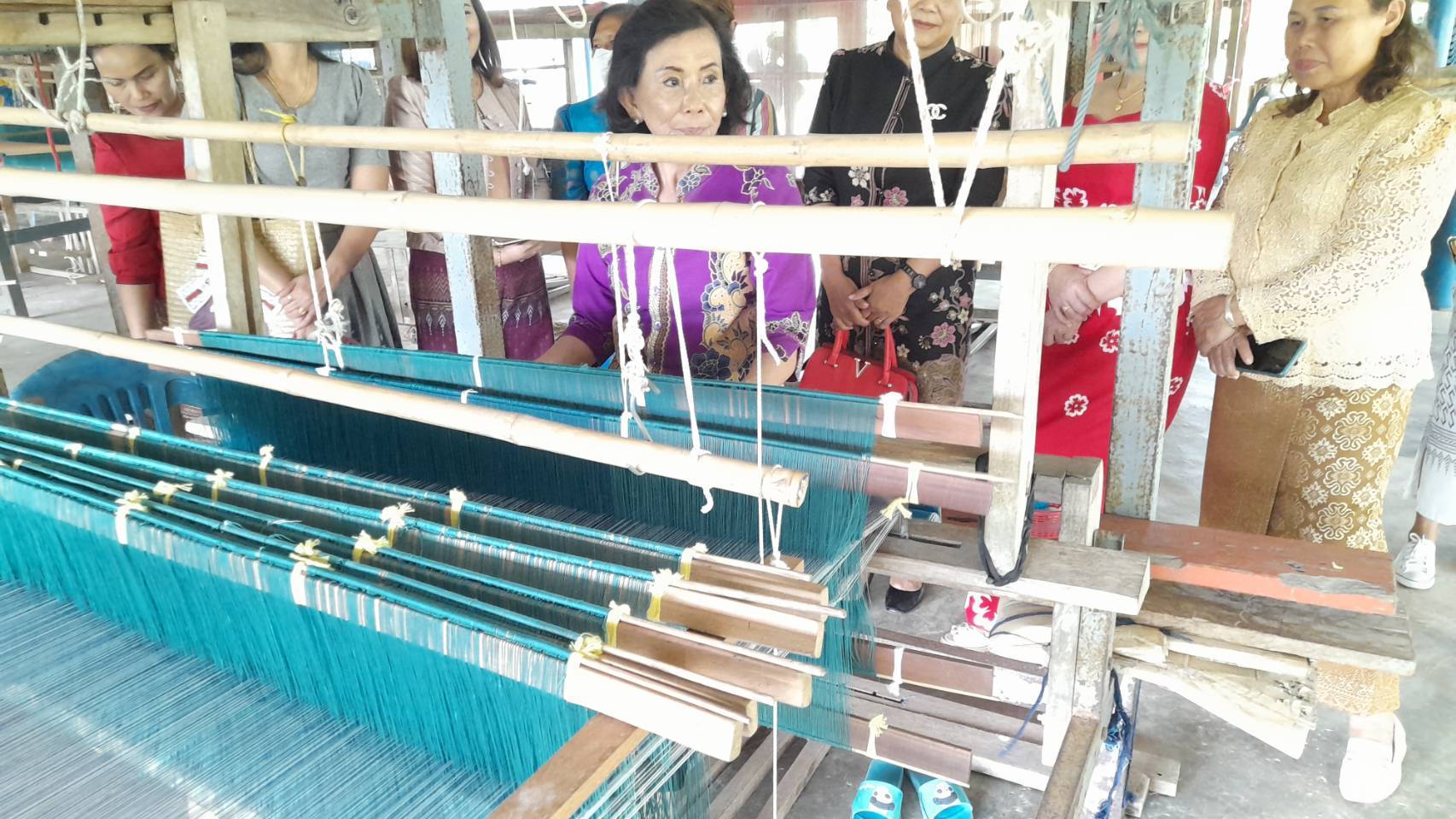 “พลังสตรี พลังที่ยิ่งใหญ่ คณะกรรมการพัฒนาสตรีจังหวัด สุราษฏร์ธานี ประชุมสัญจร ขับเคลื่อนงาน”