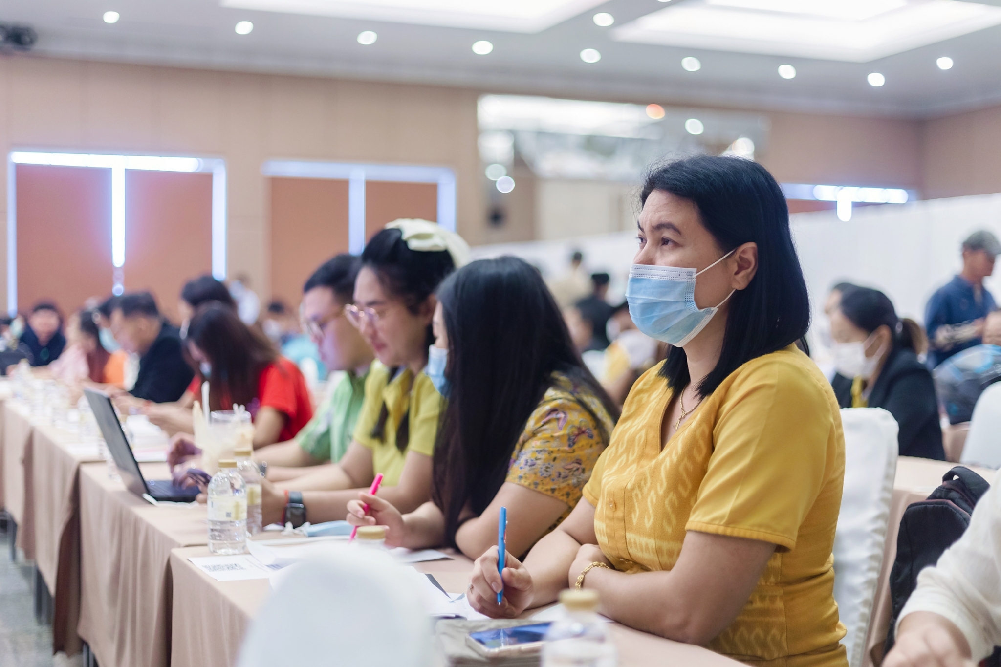 จังหวัดสุราษฎร์ธานีรวมพลังภาคีการพัฒนาจัด อบรมเชิงปฏิบัติการ ผลักดันวิสาหกิจชุมชนฯ และOTOP ก้าวสู่ “ครัวของโลก”