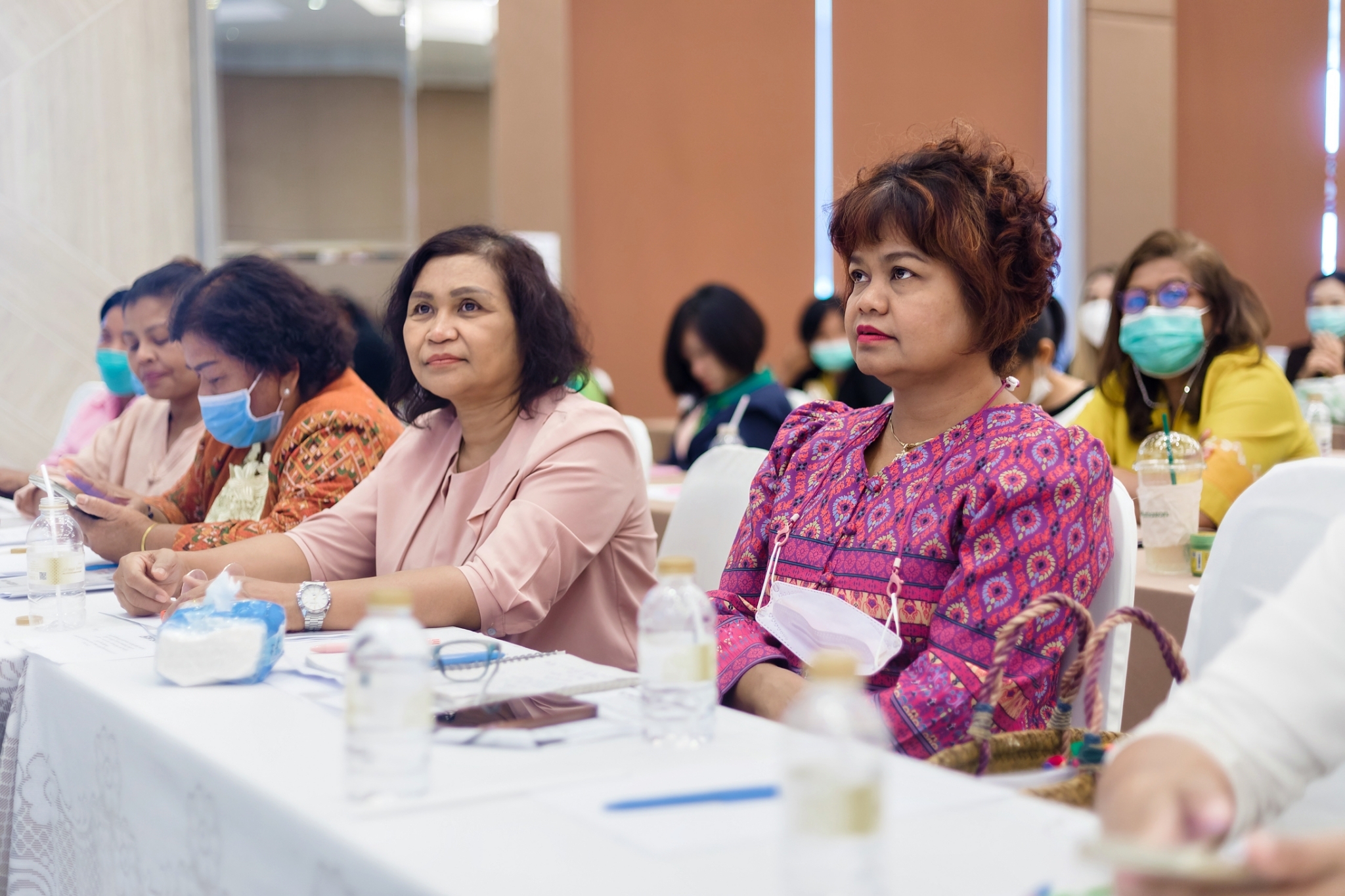 จังหวัดสุราษฎร์ธานีรวมพลังภาคีการพัฒนาจัด อบรมเชิงปฏิบัติการ ผลักดันวิสาหกิจชุมชนฯ และOTOP ก้าวสู่ “ครัวของโลก”