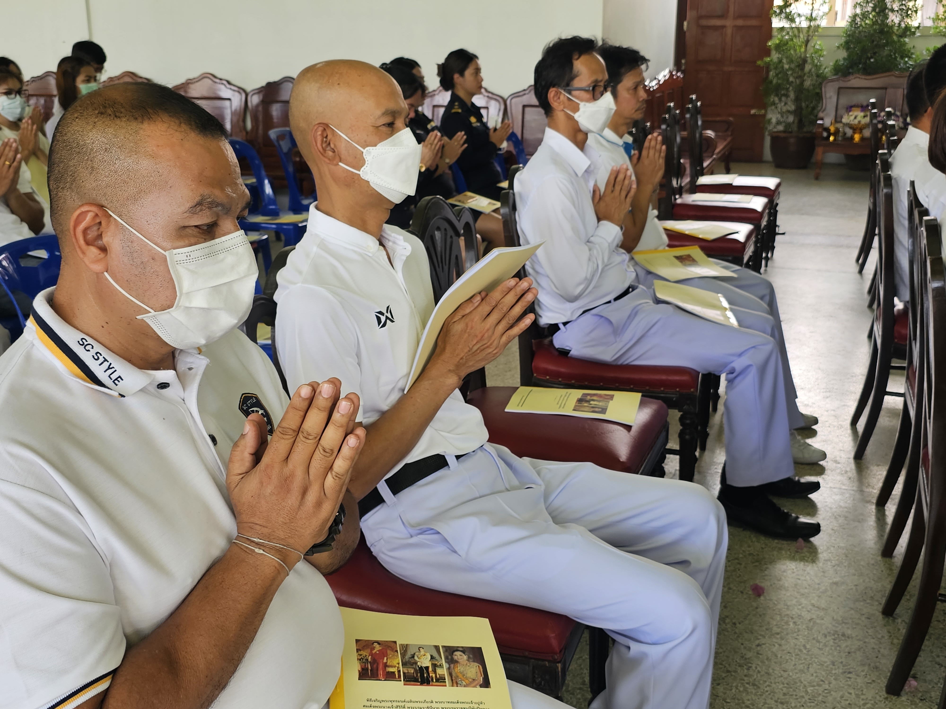 พช.สุราษฎร์ฯ ร่วมพิธีเจริญพระพุทธมนต์เฉลิมพระเกียรติ