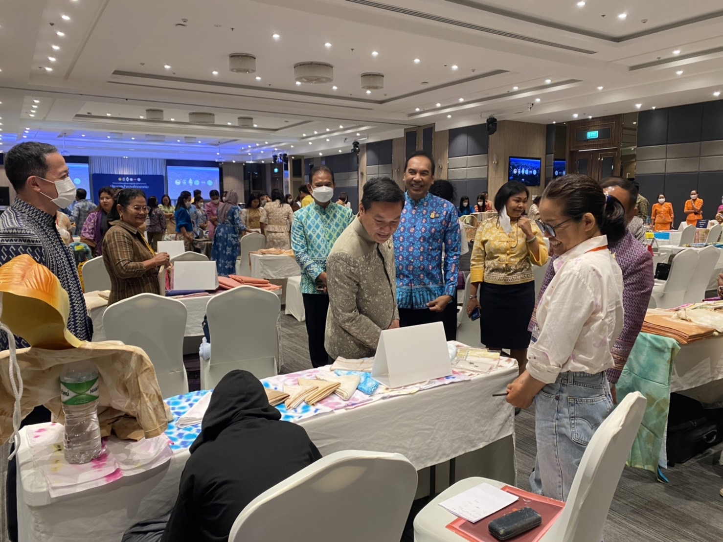 ยกทัพ กลุ่มทอผ้าเมืองคนดี ติวเข้มพัฒนาศักยภาพผู้ประกอบการประเภทผ้าและหัตถกรรม รุ่นที่ 2 