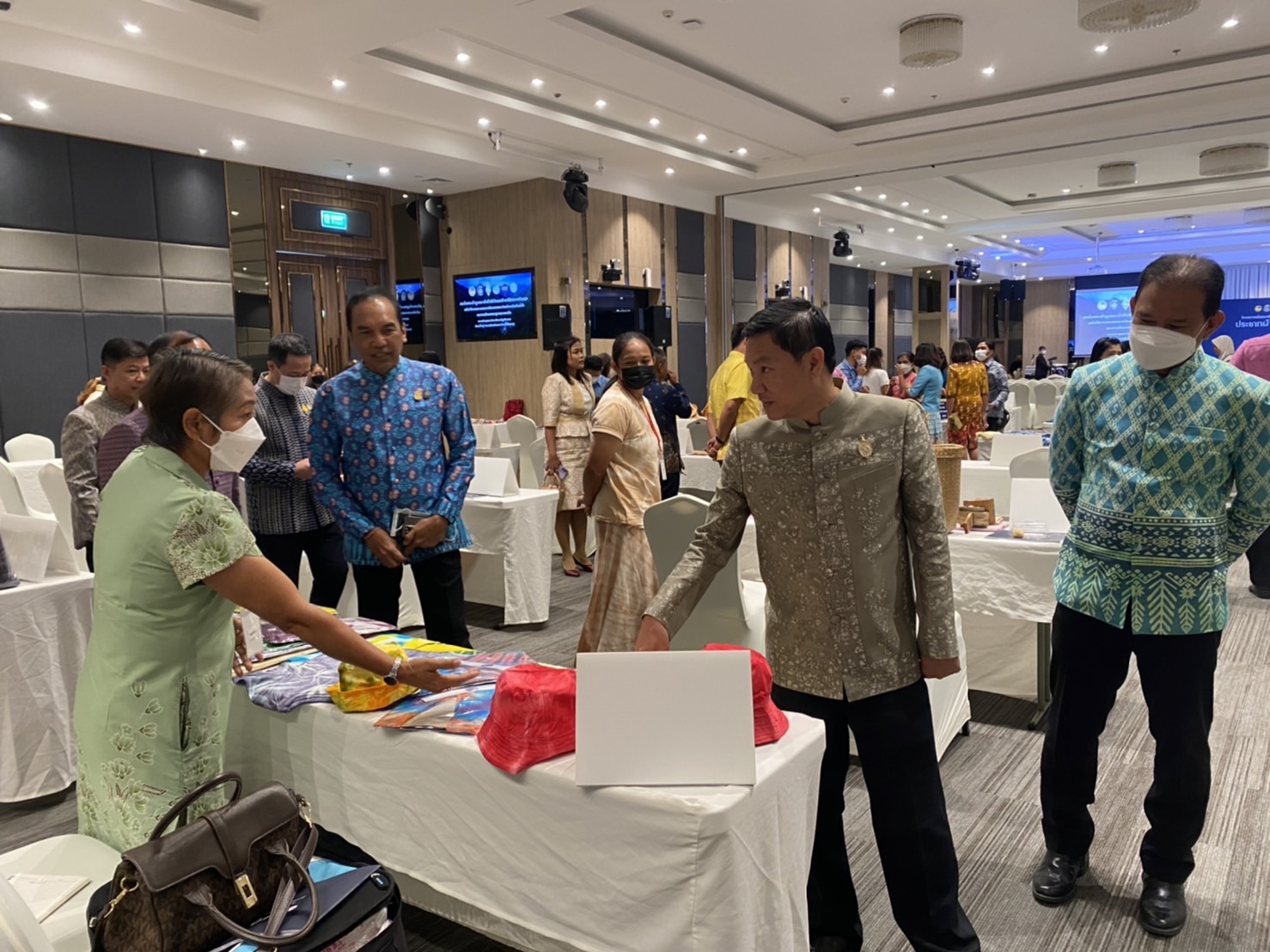 ยกทัพ กลุ่มทอผ้าเมืองคนดี ติวเข้มพัฒนาศักยภาพผู้ประกอบการประเภทผ้าและหัตถกรรม รุ่นที่ 2 