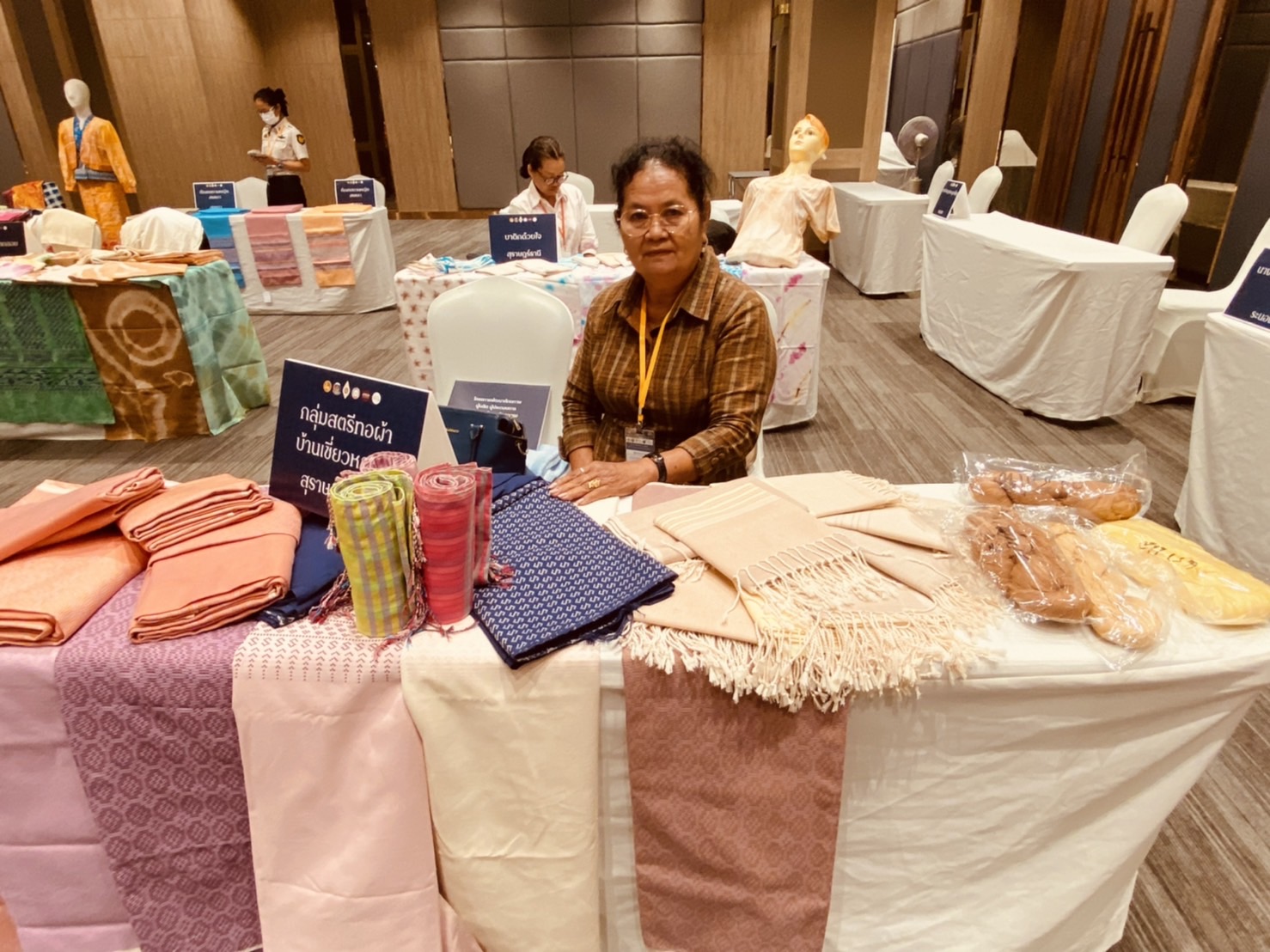ยกทัพ กลุ่มทอผ้าเมืองคนดี ติวเข้มพัฒนาศักยภาพผู้ประกอบการประเภทผ้าและหัตถกรรม รุ่นที่ 2 