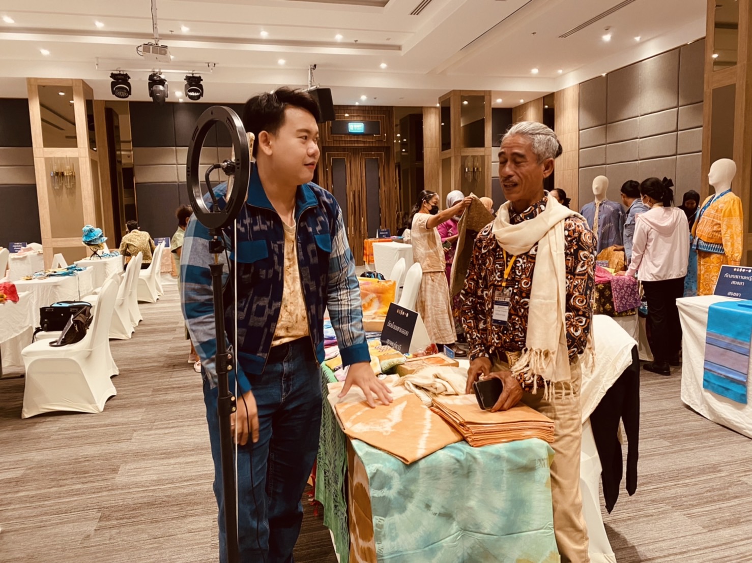 ยกทัพ กลุ่มทอผ้าเมืองคนดี ติวเข้มพัฒนาศักยภาพผู้ประกอบการประเภทผ้าและหัตถกรรม รุ่นที่ 2 