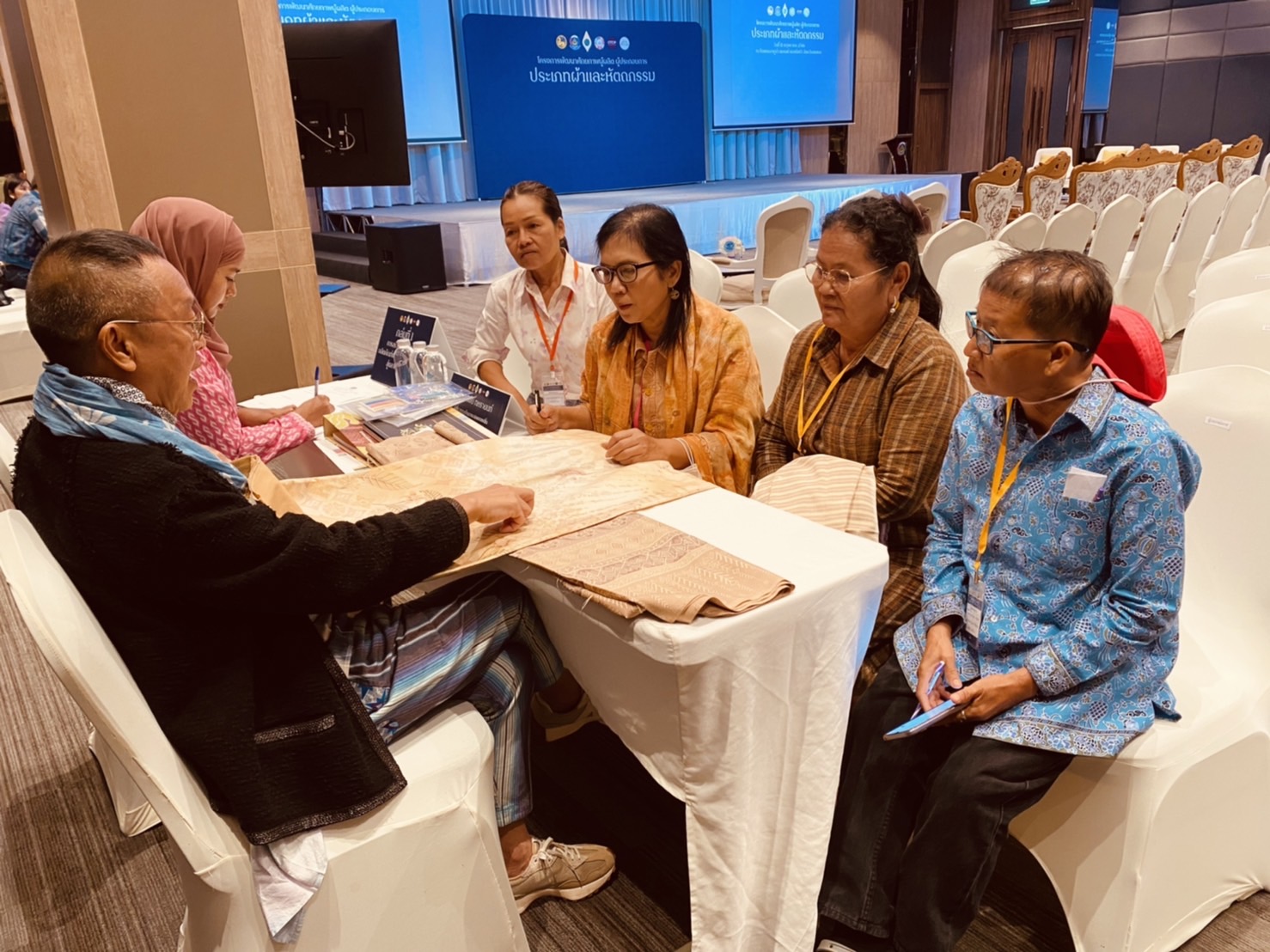 ยกทัพ กลุ่มทอผ้าเมืองคนดี ติวเข้มพัฒนาศักยภาพผู้ประกอบการประเภทผ้าและหัตถกรรม รุ่นที่ 2 