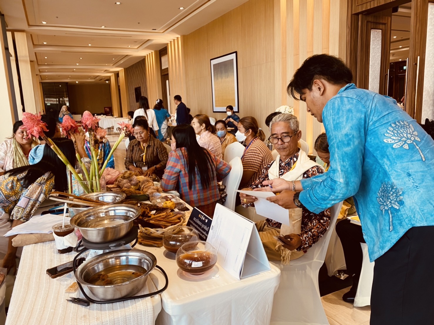 ยกทัพ กลุ่มทอผ้าเมืองคนดี ติวเข้มพัฒนาศักยภาพผู้ประกอบการประเภทผ้าและหัตถกรรม รุ่นที่ 2 