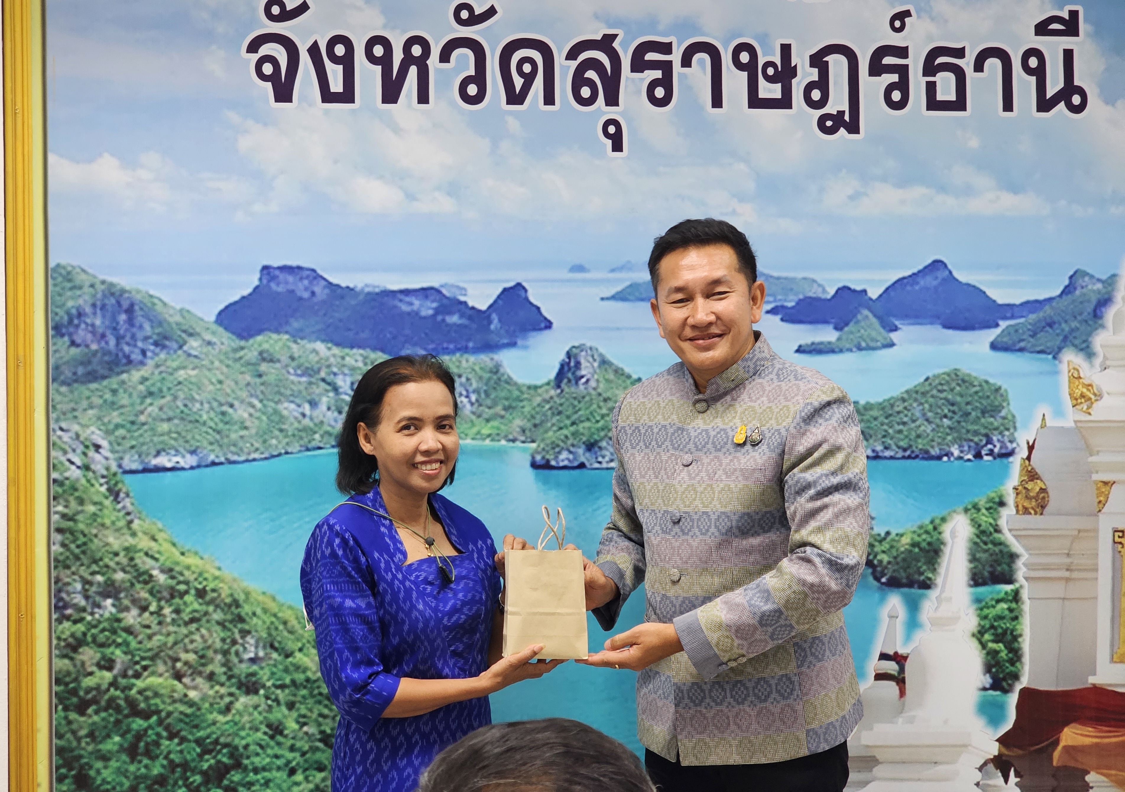 พช.สุราษฎร์ สร้างขวัญและกำลังใจในการจัดเก็บข้อมูล จปฐ. ปี 66