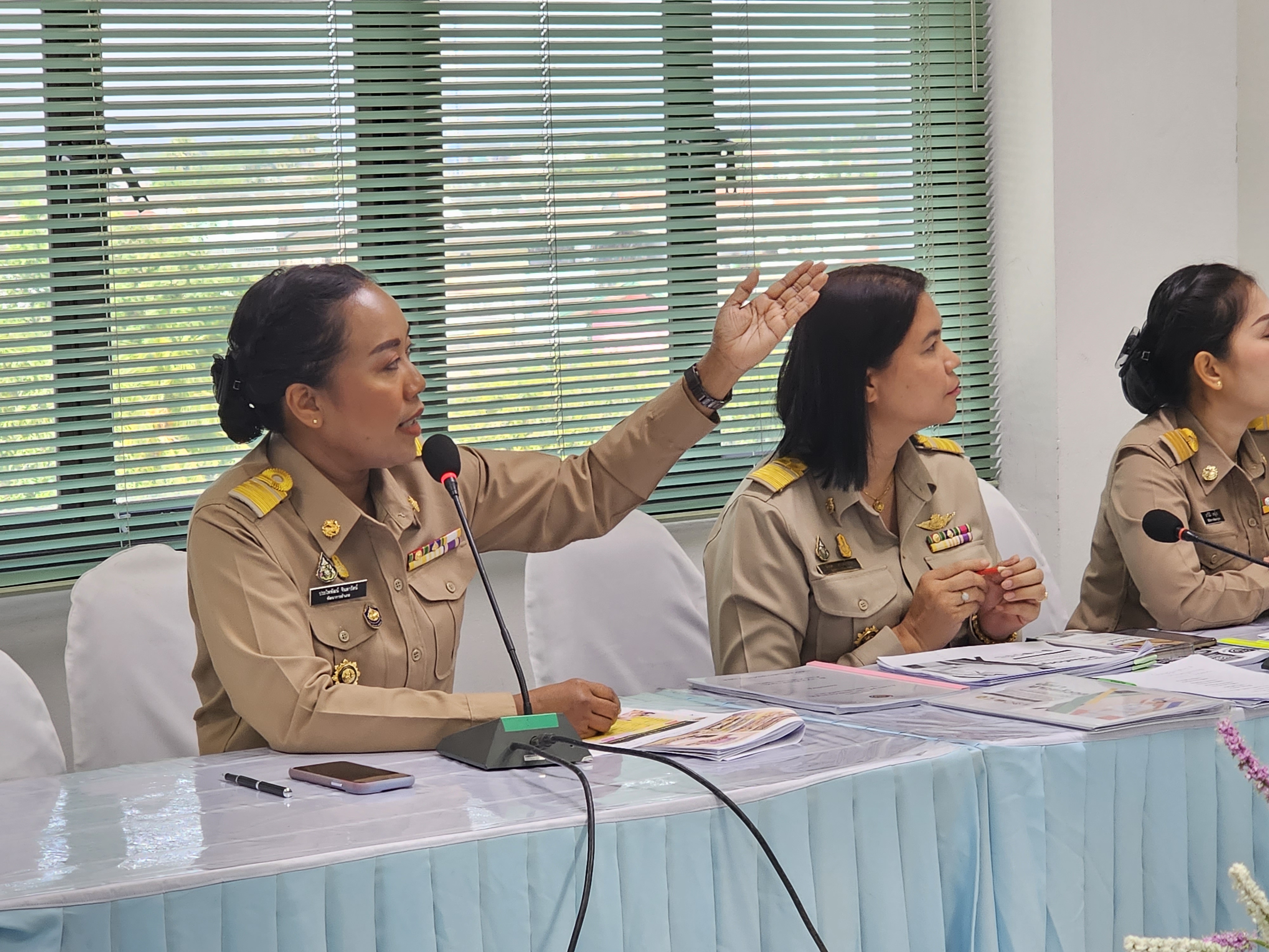 พช.สุราษฎร์ธานี ส่ง TOP4 โชว์กึ๋นอวดกรรมการตัดสินข้าราชการดีเด่น