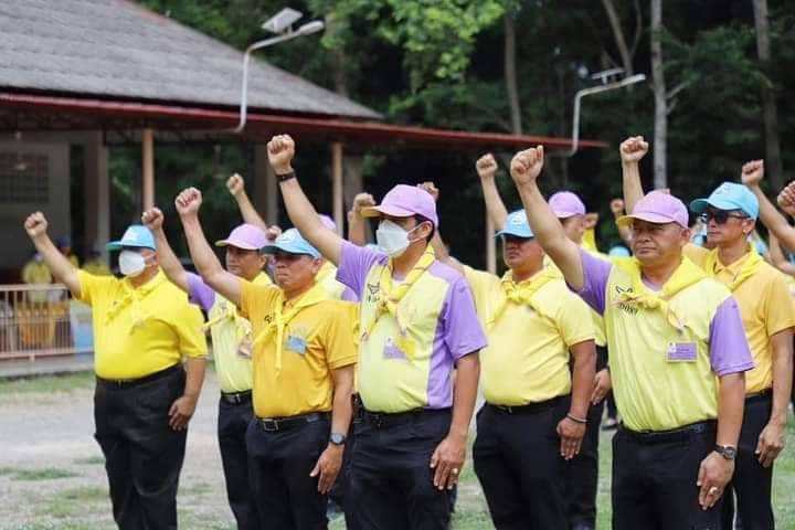 สพจ.สุราษฎร์ธานี สำนึกในพระมหากรุณาธิคุณฯ ร่วมกิจกรรมอาสาพัฒนาเนื่องในวันพระบาทสมเด็จพระปกเกล้าเจ้าอยู่หัว