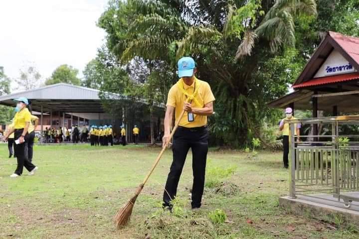 สพจ.สุราษฎร์ธานี สำนึกในพระมหากรุณาธิคุณฯ ร่วมกิจกรรมอาสาพัฒนาเนื่องในวันพระบาทสมเด็จพระปกเกล้าเจ้าอยู่หัว