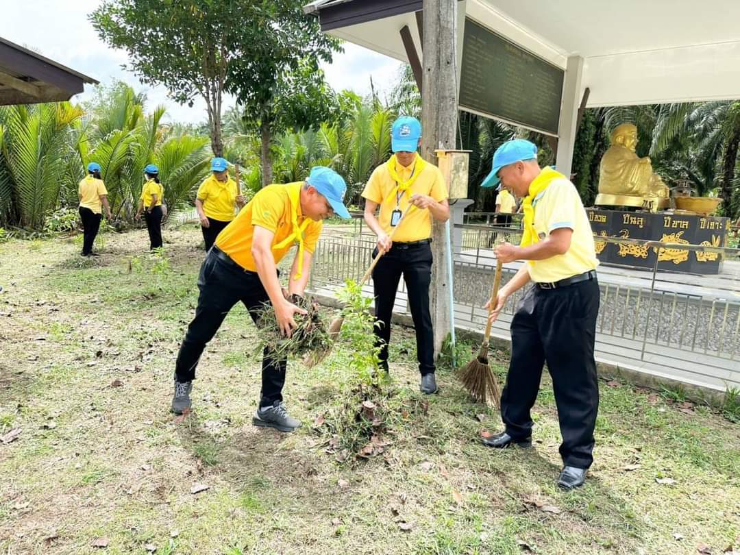 สพจ.สุราษฎร์ธานี สำนึกในพระมหากรุณาธิคุณฯ ร่วมกิจกรรมอาสาพัฒนาเนื่องในวันพระบาทสมเด็จพระปกเกล้าเจ้าอยู่หัว