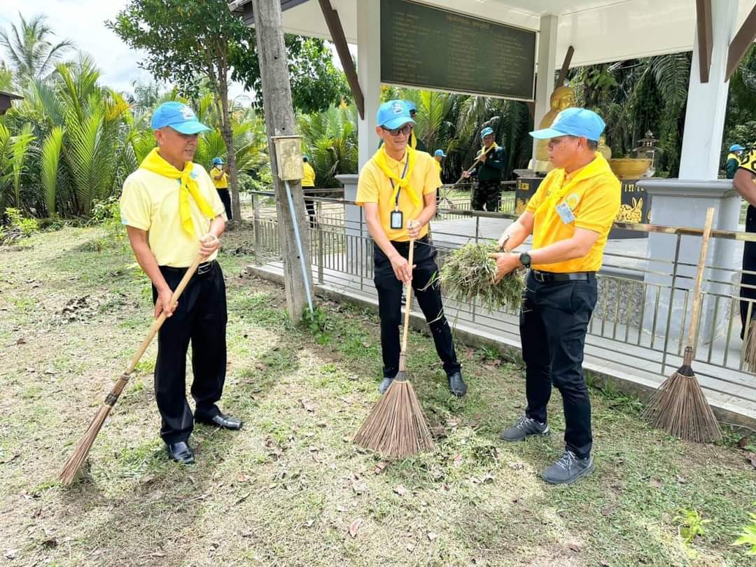 สพจ.สุราษฎร์ธานี สำนึกในพระมหากรุณาธิคุณฯ ร่วมกิจกรรมอาสาพัฒนาเนื่องในวันพระบาทสมเด็จพระปกเกล้าเจ้าอยู่หัว