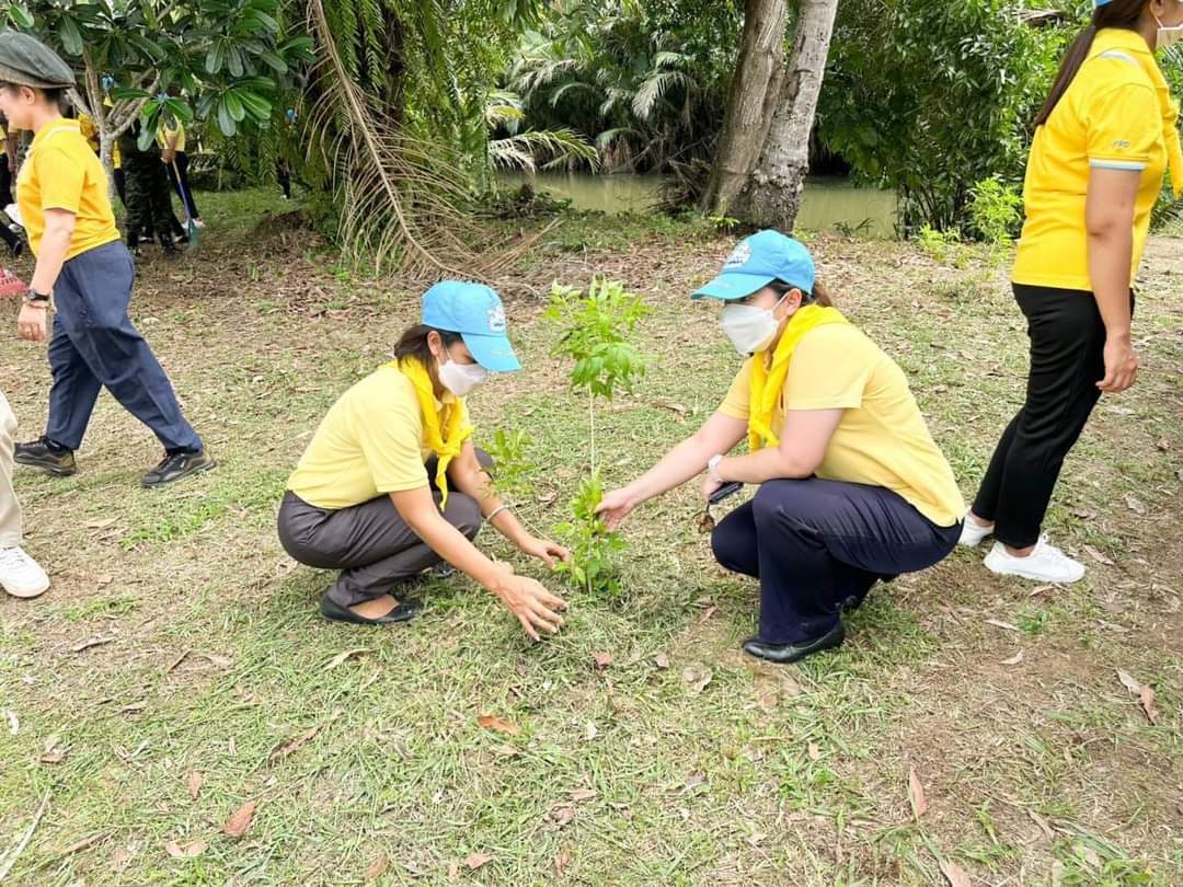 สพจ.สุราษฎร์ธานี สำนึกในพระมหากรุณาธิคุณฯ ร่วมกิจกรรมอาสาพัฒนาเนื่องในวันพระบาทสมเด็จพระปกเกล้าเจ้าอยู่หัว
