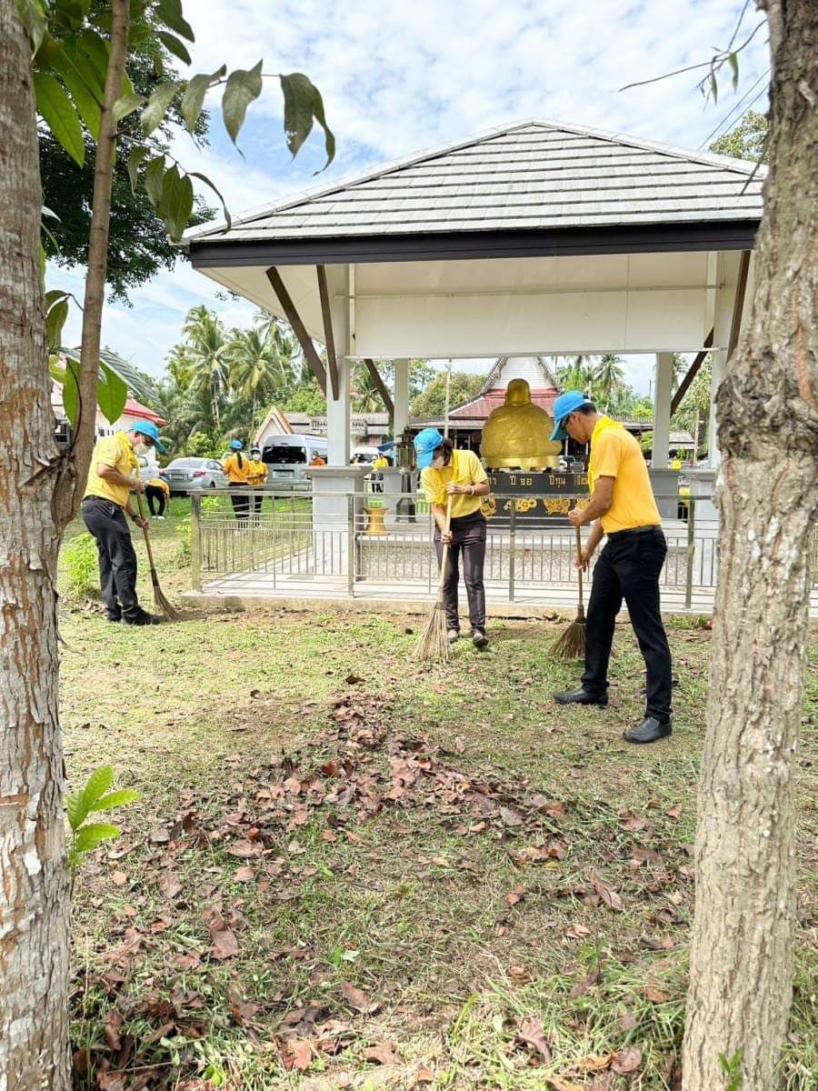 สพจ.สุราษฎร์ธานี สำนึกในพระมหากรุณาธิคุณฯ ร่วมกิจกรรมอาสาพัฒนาเนื่องในวันพระบาทสมเด็จพระปกเกล้าเจ้าอยู่หัว