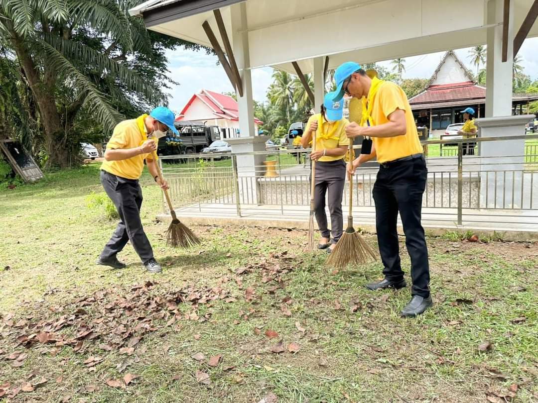สพจ.สุราษฎร์ธานี สำนึกในพระมหากรุณาธิคุณฯ ร่วมกิจกรรมอาสาพัฒนาเนื่องในวันพระบาทสมเด็จพระปกเกล้าเจ้าอยู่หัว