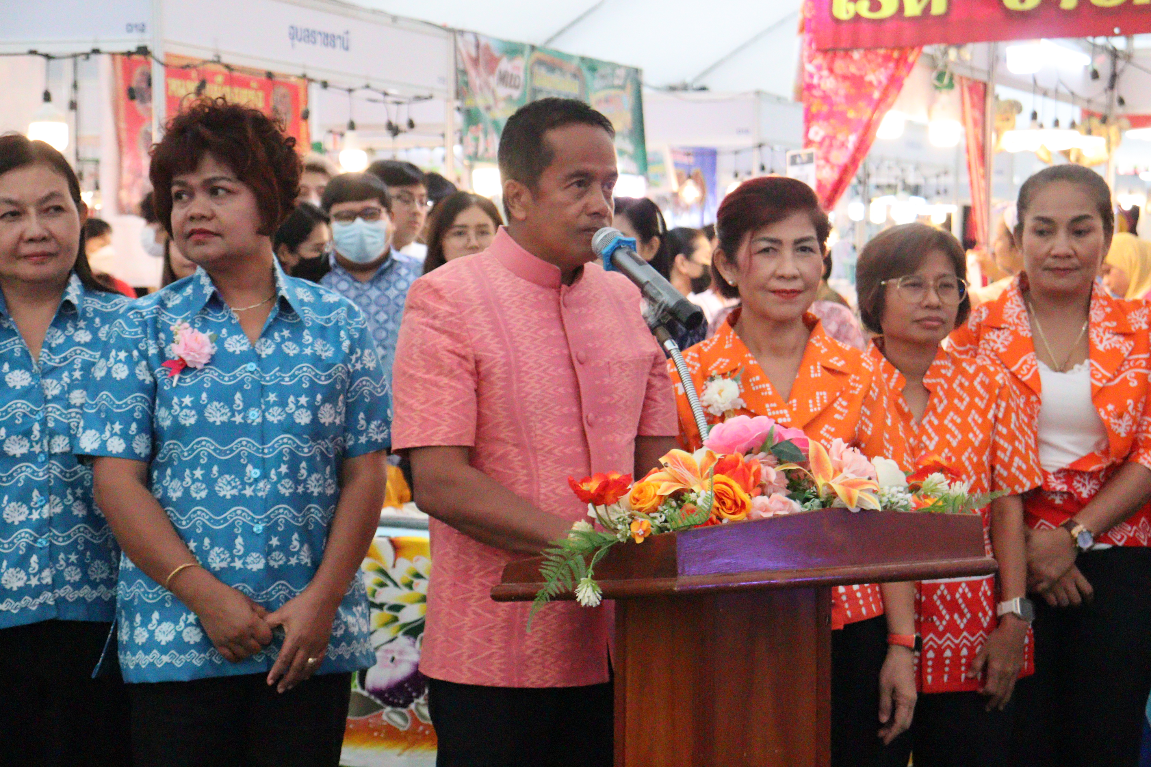 เครือข่าย OTOP สุราษฎร์สุดปัง เปิดตัวงาน “OTOP ทั่วไทยร่วมใจ @ สุราษฎร์ธานี” หน้าศาลากลางอย่างยิ่งใหญ่
