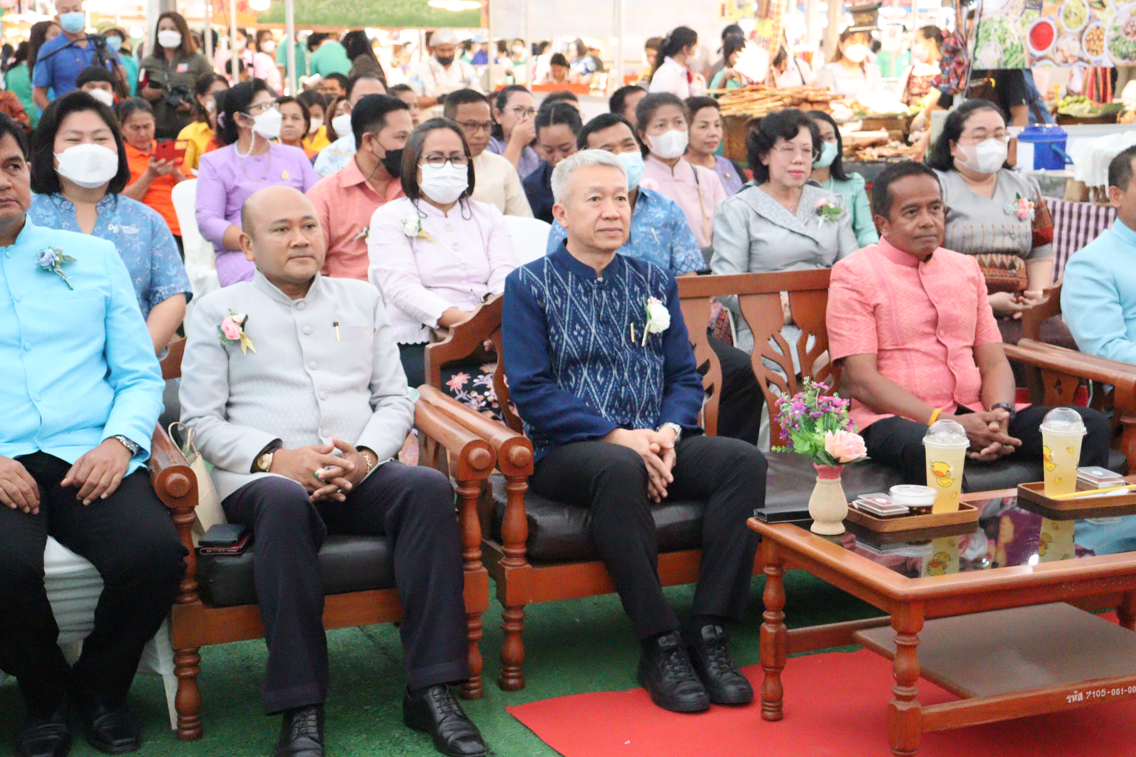 เครือข่าย OTOP สุราษฎร์สุดปัง เปิดตัวงาน “OTOP ทั่วไทยร่วมใจ @ สุราษฎร์ธานี” หน้าศาลากลางอย่างยิ่งใหญ่