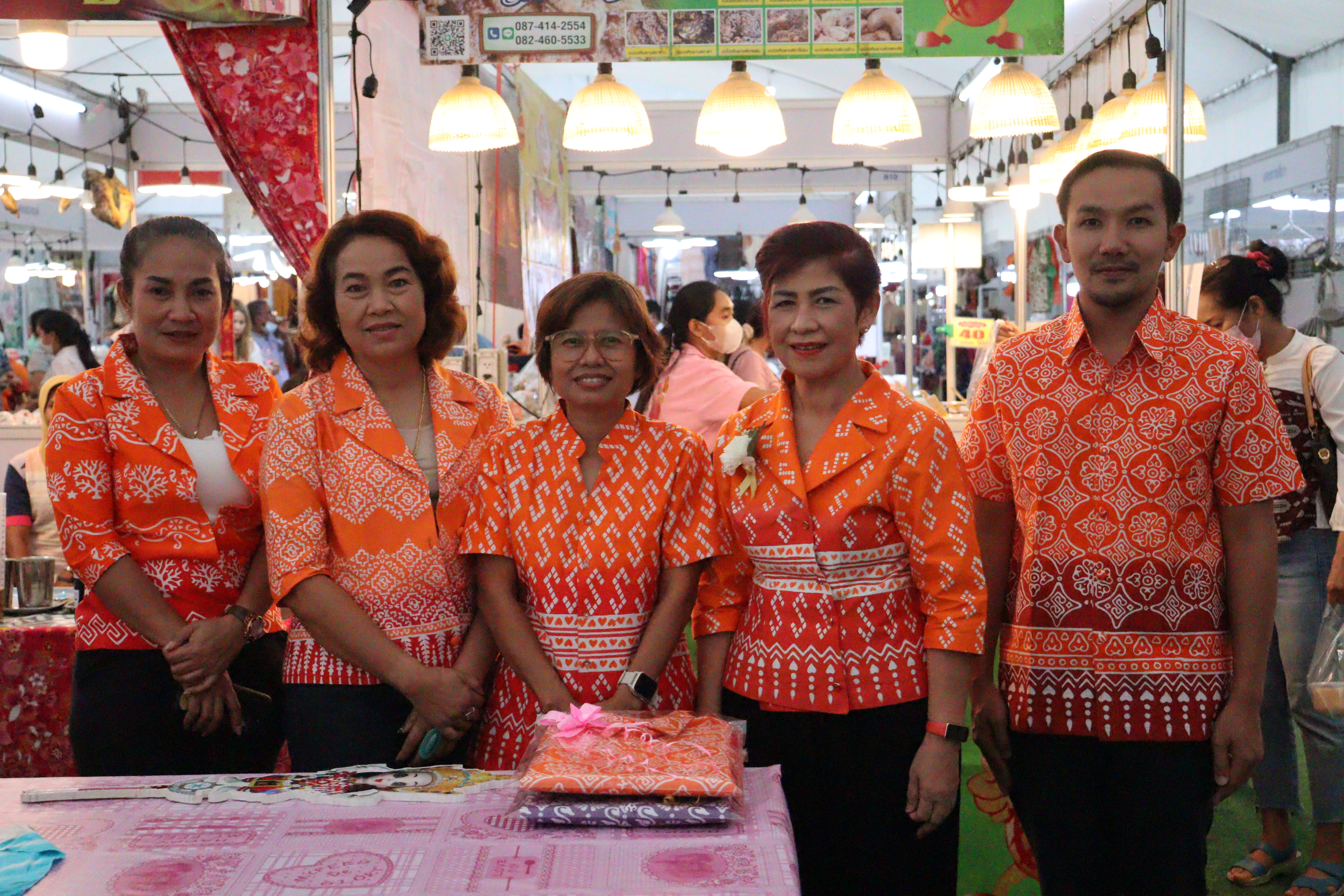 เครือข่าย OTOP สุราษฎร์สุดปัง เปิดตัวงาน “OTOP ทั่วไทยร่วมใจ @ สุราษฎร์ธานี” หน้าศาลากลางอย่างยิ่งใหญ่