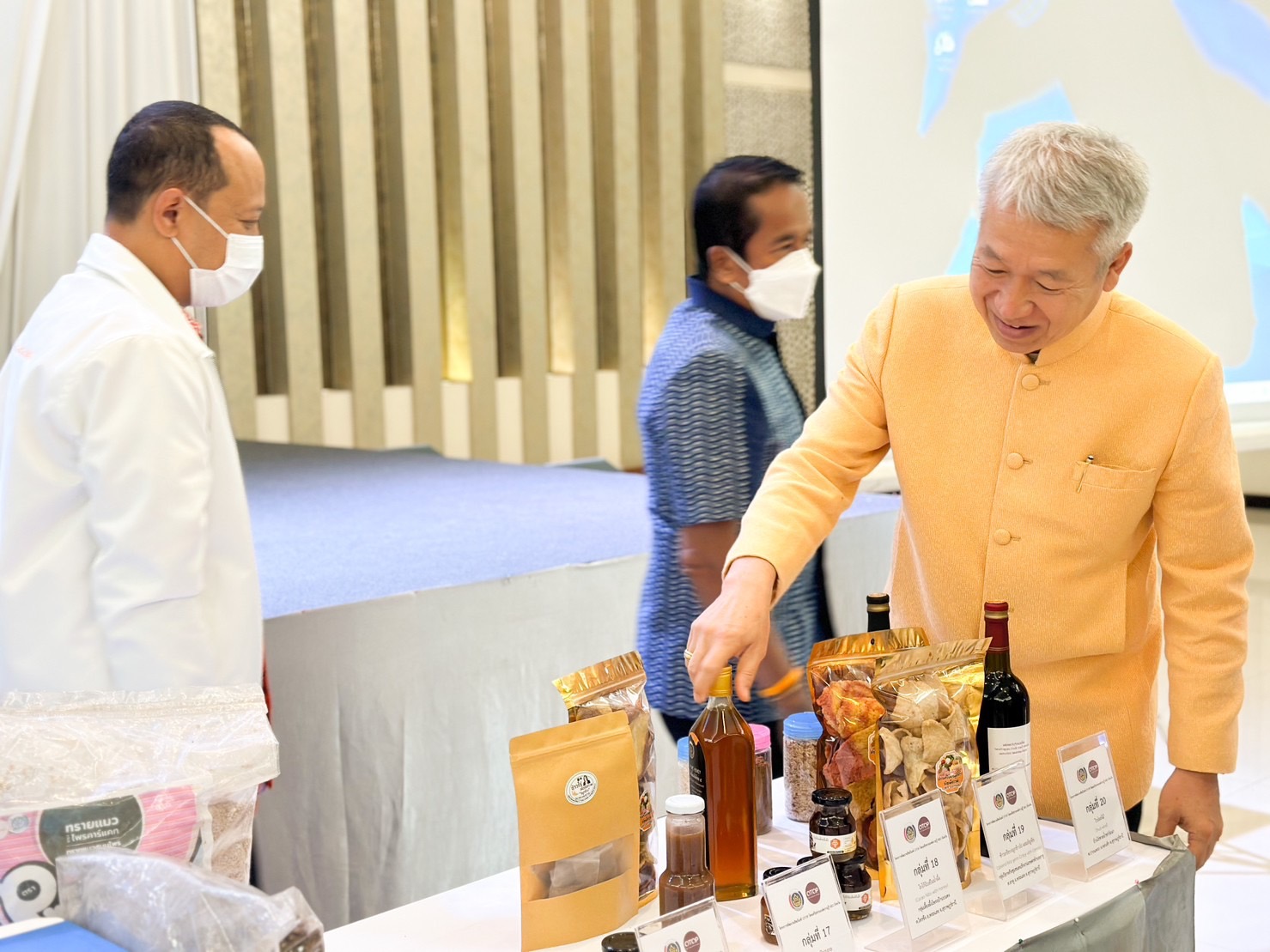 คณะกรรมการ KBO สุราษฎร์ธานี เสนอแนะผลิตภัณฑ์ใหม่ เพื่อยกระดับการพัฒนาผลิตภัณฑ์ OTOP ให้มีคุณภาพและได้มาตรฐาน