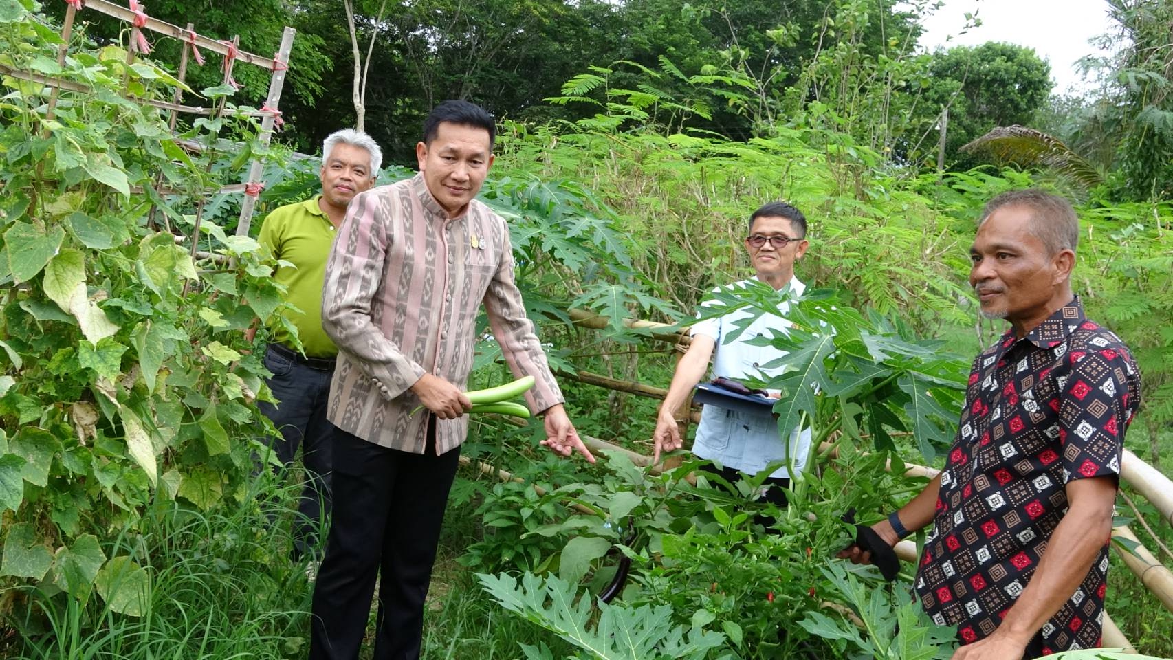 หนี้กองทุนสตรี มีทางออก แก้ไขได้ พช.สุราษฎร์ธานี เสริม Passion++ ลุยแก้หนี้สตรี มิถุนายนนี้ รู้เรื่อง!!!