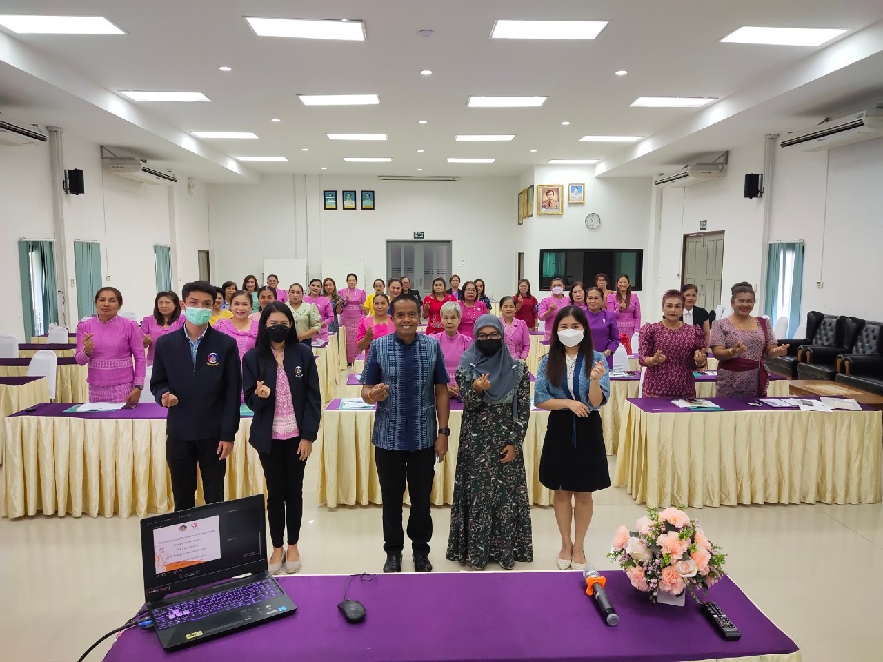 สตรีสุราษฎร์เรียนรู้ ร่วมมือแก้จน