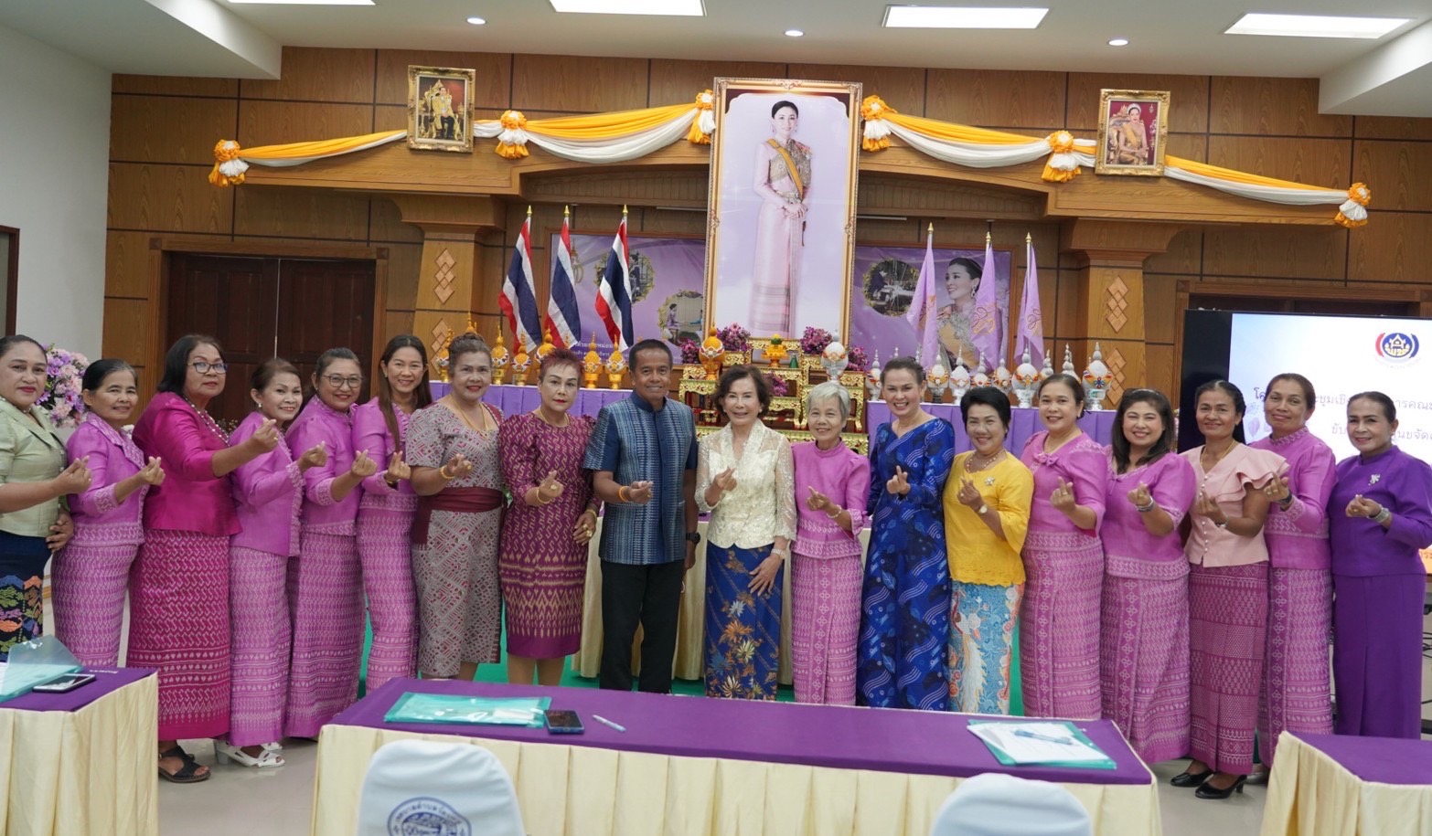 สตรีสุราษฎร์เรียนรู้ ร่วมมือแก้จน