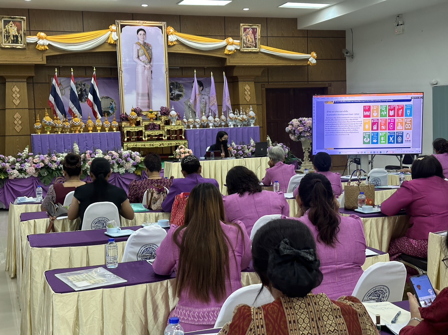 สตรีสุราษฎร์เรียนรู้ ร่วมมือแก้จน