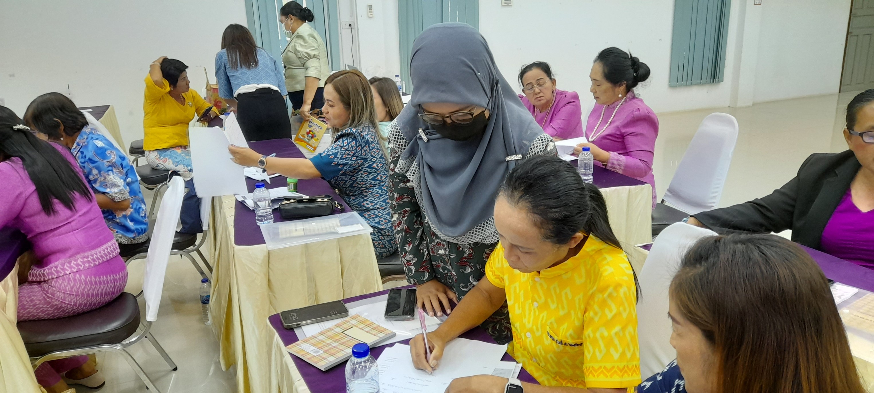 สตรีสุราษฎร์เรียนรู้ ร่วมมือแก้จน