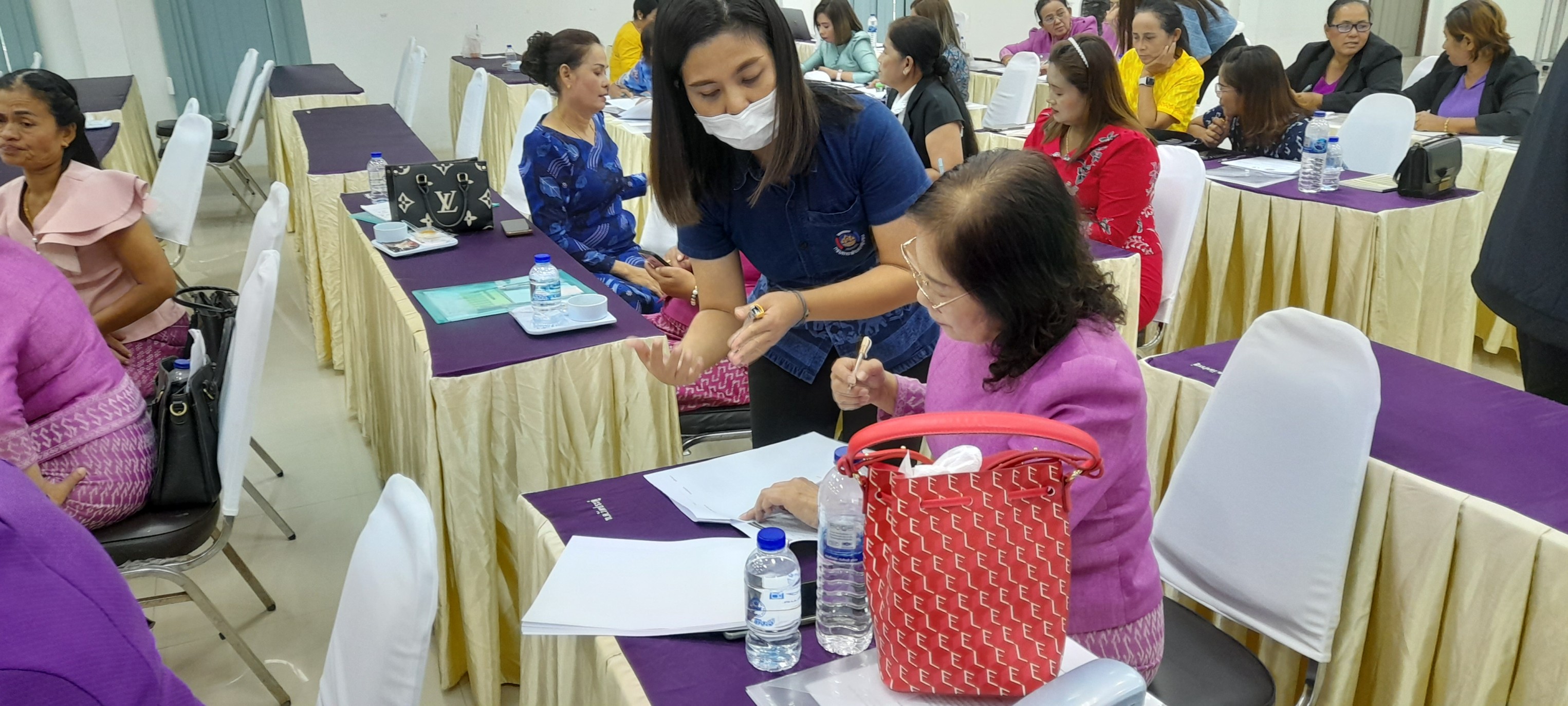 สตรีสุราษฎร์เรียนรู้ ร่วมมือแก้จน