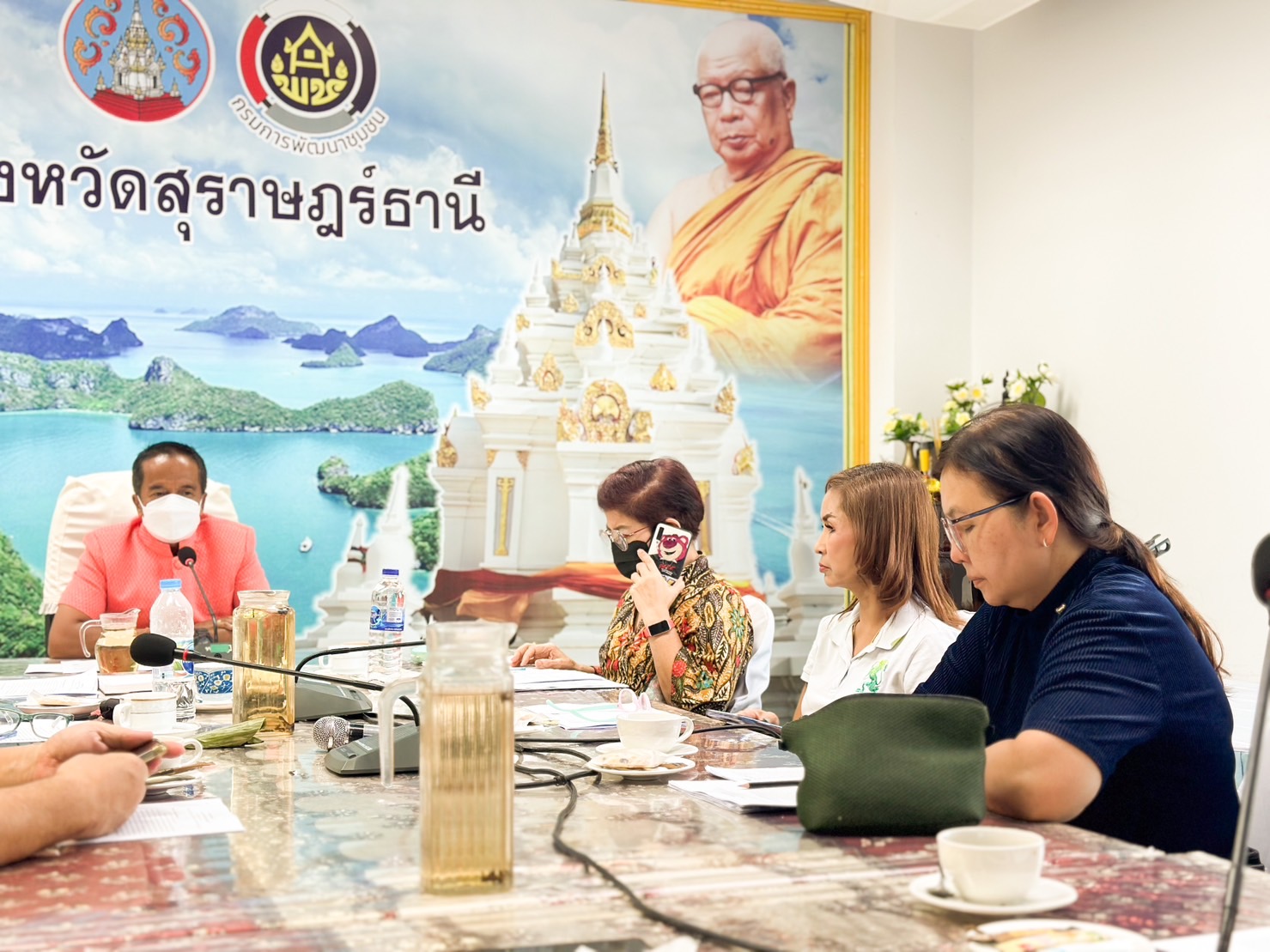 พช.สุราษฎร์และเครือข่าย OTOP ภาคใต้ /สุราษฎร์ธานี รวมทับ ขับเคลื่อนงาน OTOP ทั่วไทย ร่วมใจ @สุราษฎร์ธานี หน้าศาลากลางจังหวัด