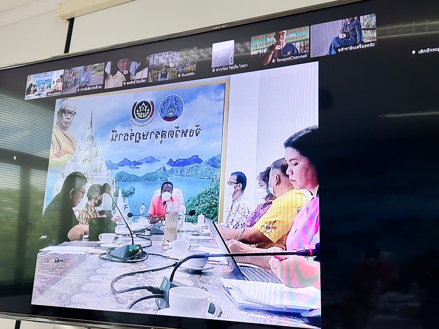 พช.สุราษฎร์และเครือข่าย OTOP ภาคใต้ /สุราษฎร์ธานี รวมทับ ขับเคลื่อนงาน OTOP ทั่วไทย ร่วมใจ @สุราษฎร์ธานี หน้าศาลากลางจังหวัด