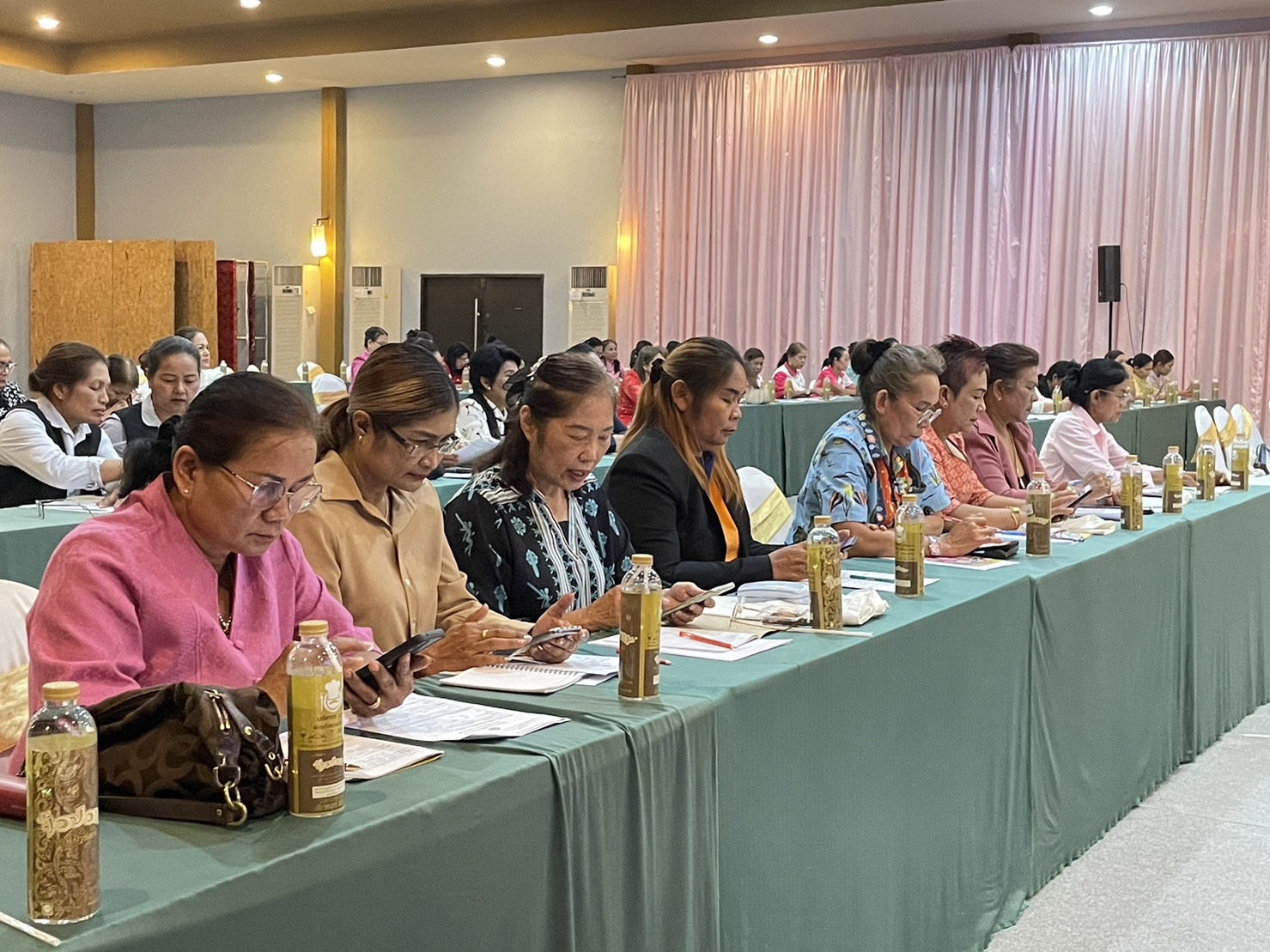 พช.สุราษฎร์ หนุนพลังสตรีร่วมขจัดความยากจน