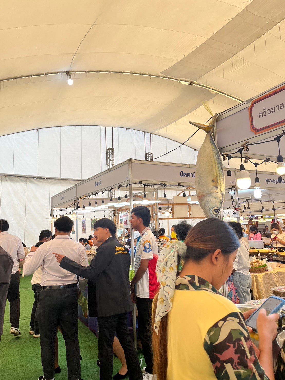 กระตุ้นเศรษฐกิจเมืองคนดี  8.6 ล้านบาท ในวันที่ 4 งาน “OTOP ทั่วไทยร่วมใจ @ สุราษฎร์ธานี” ณ บริเวณสนามหน้าศาลากลางจังหวัดสุราษฎร์ธานี