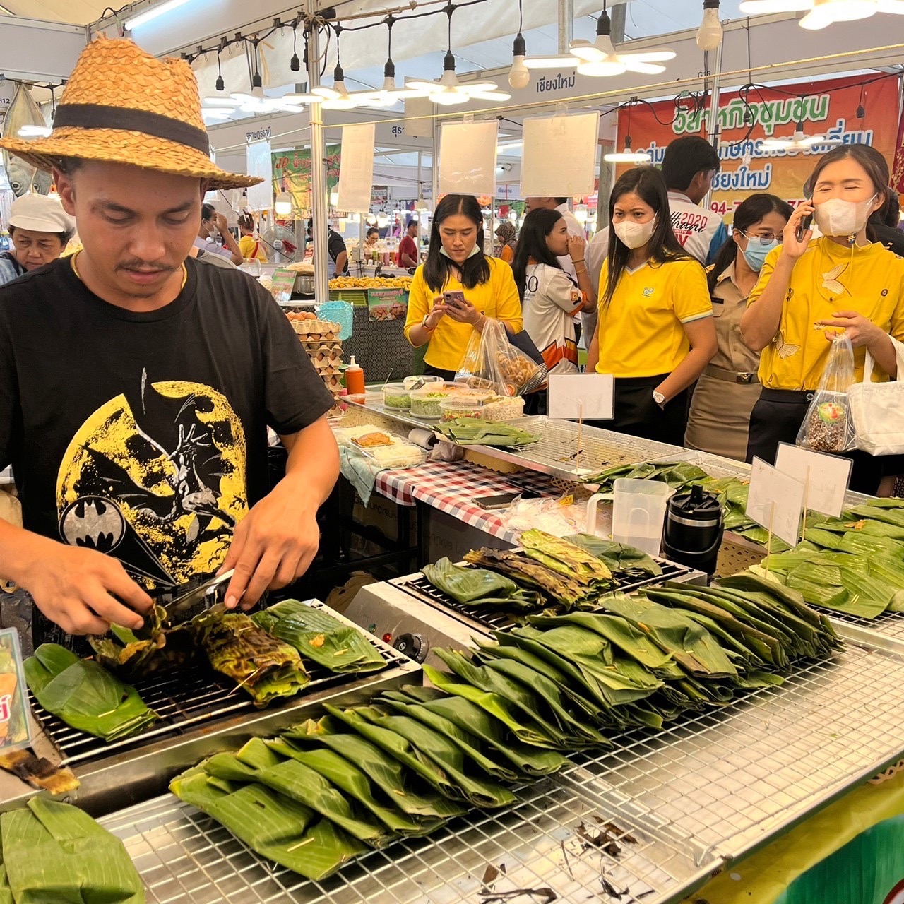 กระตุ้นเศรษฐกิจเมืองคนดี  8.6 ล้านบาท ในวันที่ 4 งาน “OTOP ทั่วไทยร่วมใจ @ สุราษฎร์ธานี” ณ บริเวณสนามหน้าศาลากลางจังหวัดสุราษฎร์ธานี