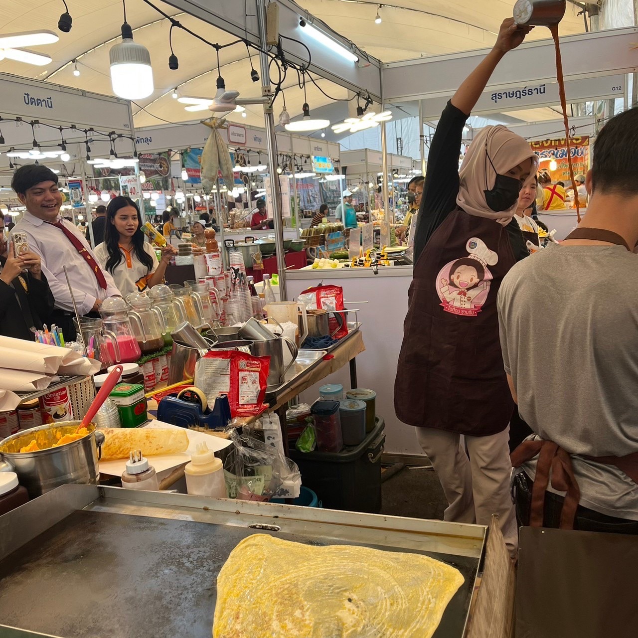 กระตุ้นเศรษฐกิจเมืองคนดี  8.6 ล้านบาท ในวันที่ 4 งาน “OTOP ทั่วไทยร่วมใจ @ สุราษฎร์ธานี” ณ บริเวณสนามหน้าศาลากลางจังหวัดสุราษฎร์ธานี