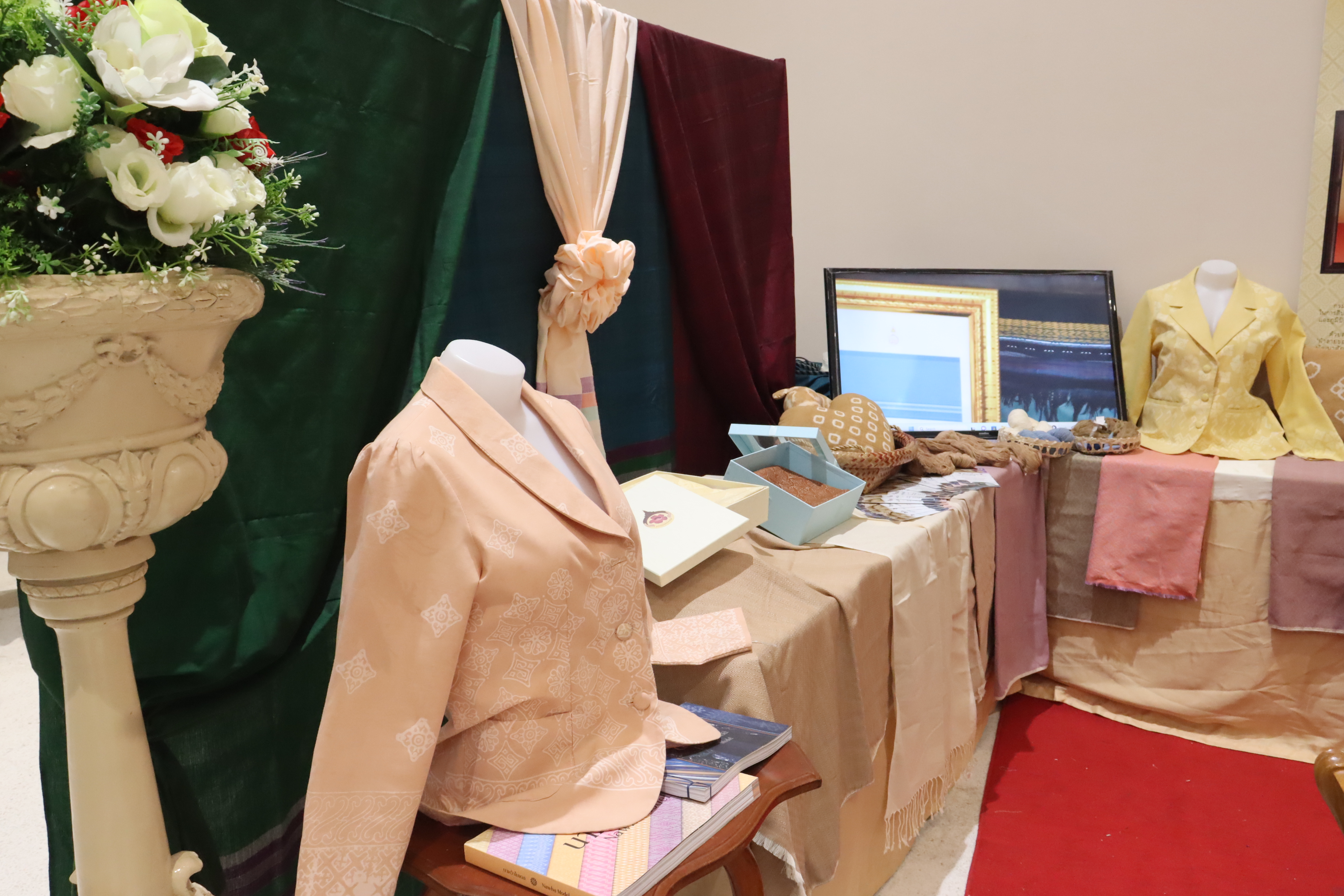 พช.สุราษฎร์ จัดมหกรรมไกล่เกลี่ยและลดความเดือดร้อนให้แก่ลูกหนี้กองทุนพัฒนาบทบาทสตรี