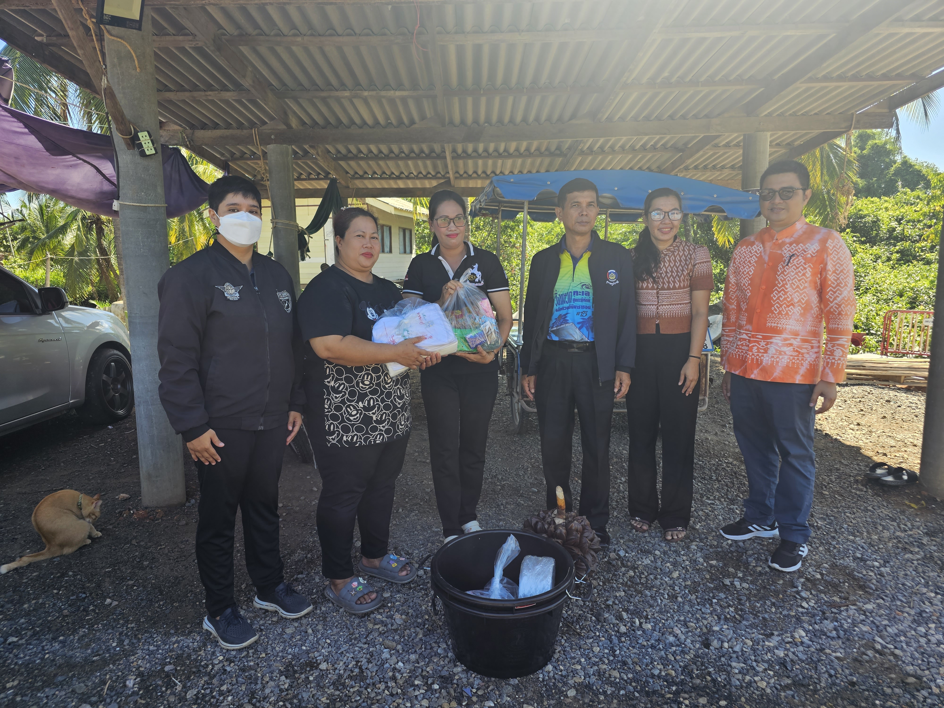 พช.สุราษฎร์ มอบวัสดุสร้างอาชีพแก่เยาวชนห่างไกลยาเสพติด