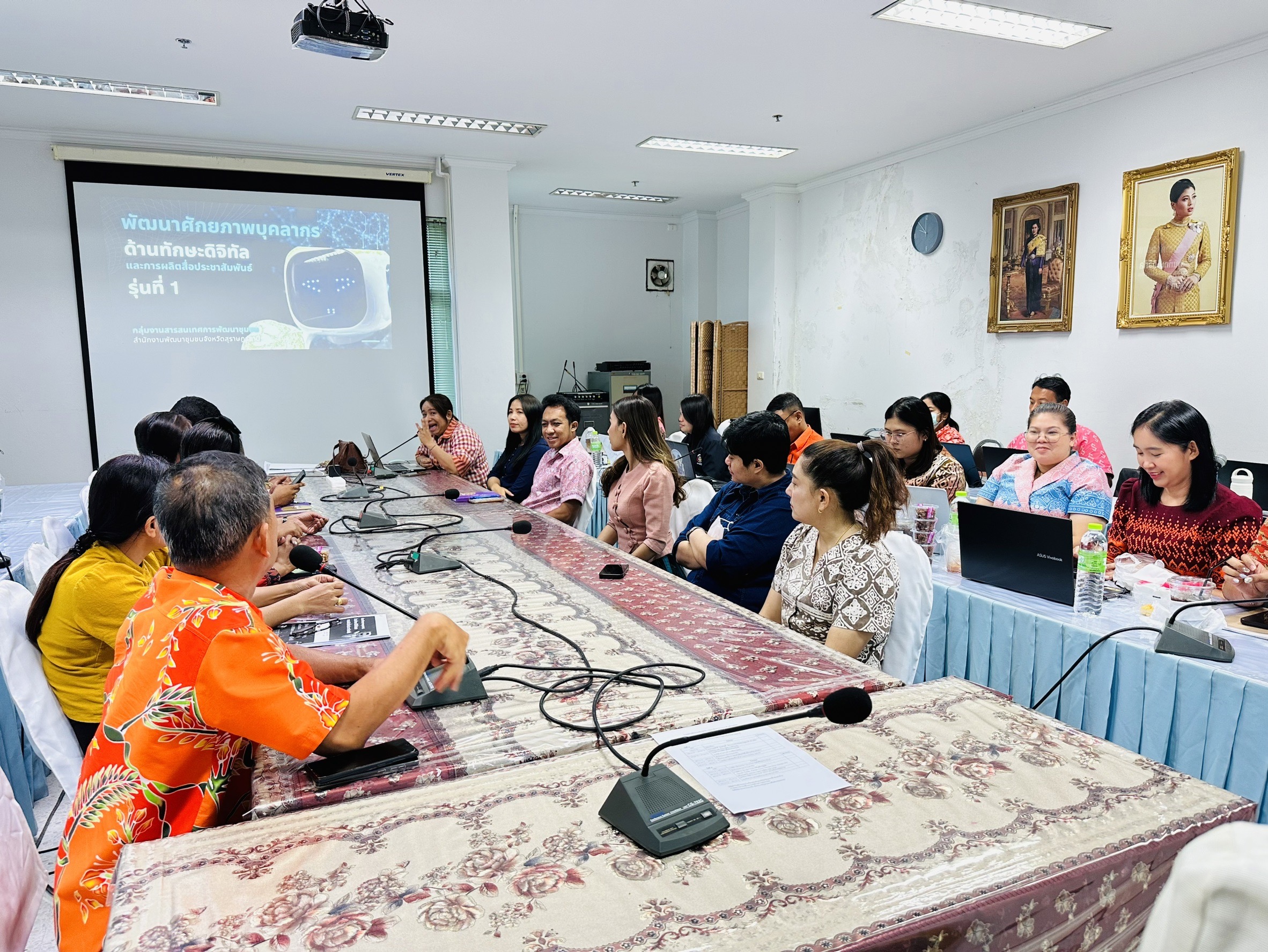 ดันชุมชนยุคใหม่! พัฒนาชุมชนสุราษฎร์ฯ อบรมทักษะดิจิทัล ผลิตสื่อดึงดูดใจ
