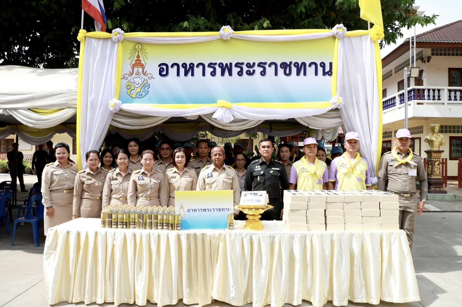 พช.สุราษฎร์ธานี เข้าร่วมพิธีถวายภัตตาหารเพลพระราชทานของพระบาทสมเด็จพระเจ้าอยู่หัว แด่พระภิกษุ สามเณร ผู้เข้าสอบบาลีสนามหลวงในจังหวัดสุราษฎร์ธานี 