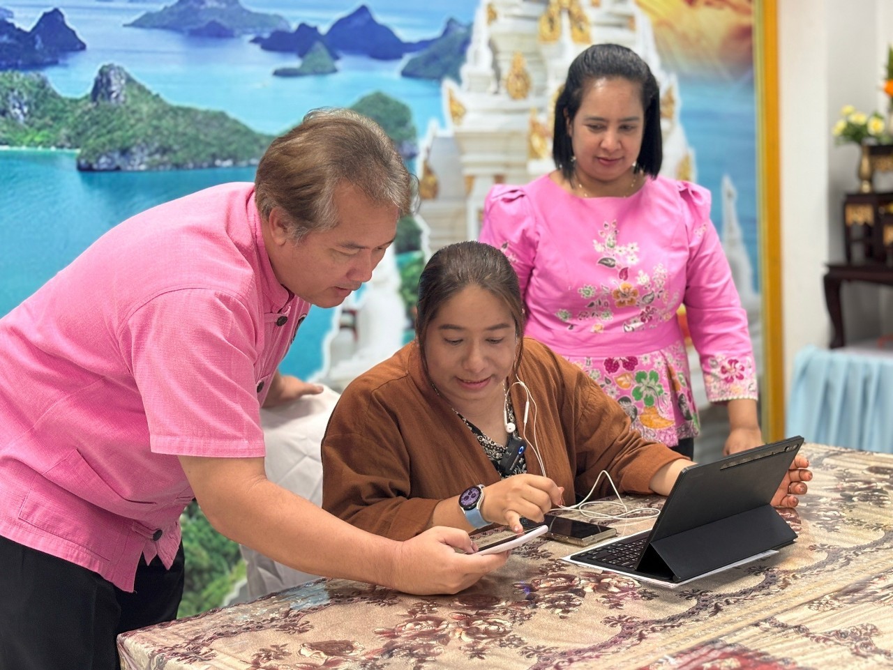 สุราษฎร์ฯ ทะยานสู่ยุคดิจิทัล! ขับเคลื่อน “Click ชุมชน” สู่ต้นแบบแห่งการเรียนรู้