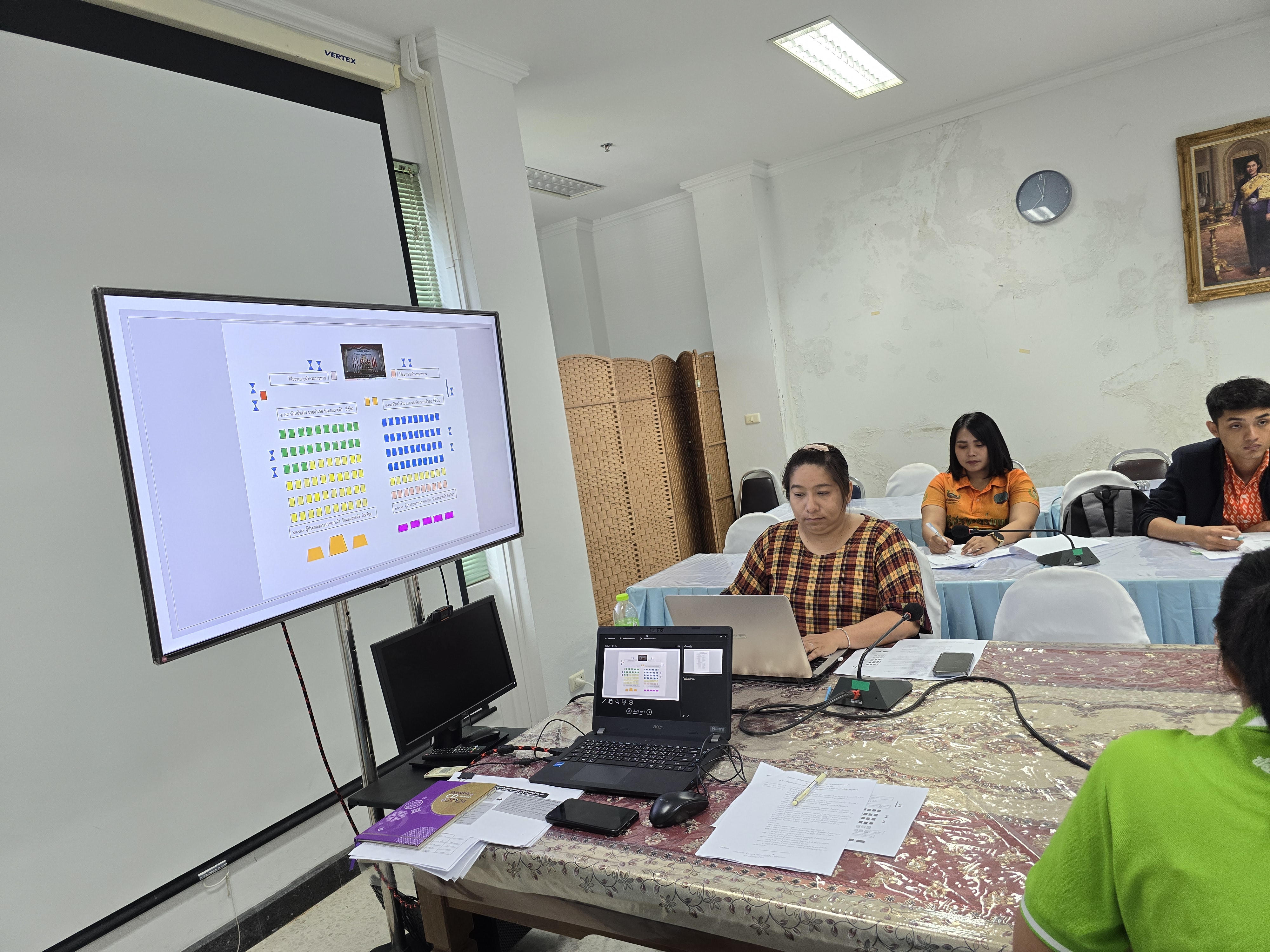 พช.สุราษฎร์ ประชุมเตรียมงานใหญ่ มอบลายผ้าพระราชทานฯ และทอดผ้าป่ากองทุนพัฒนาเด็กชนบทฯ