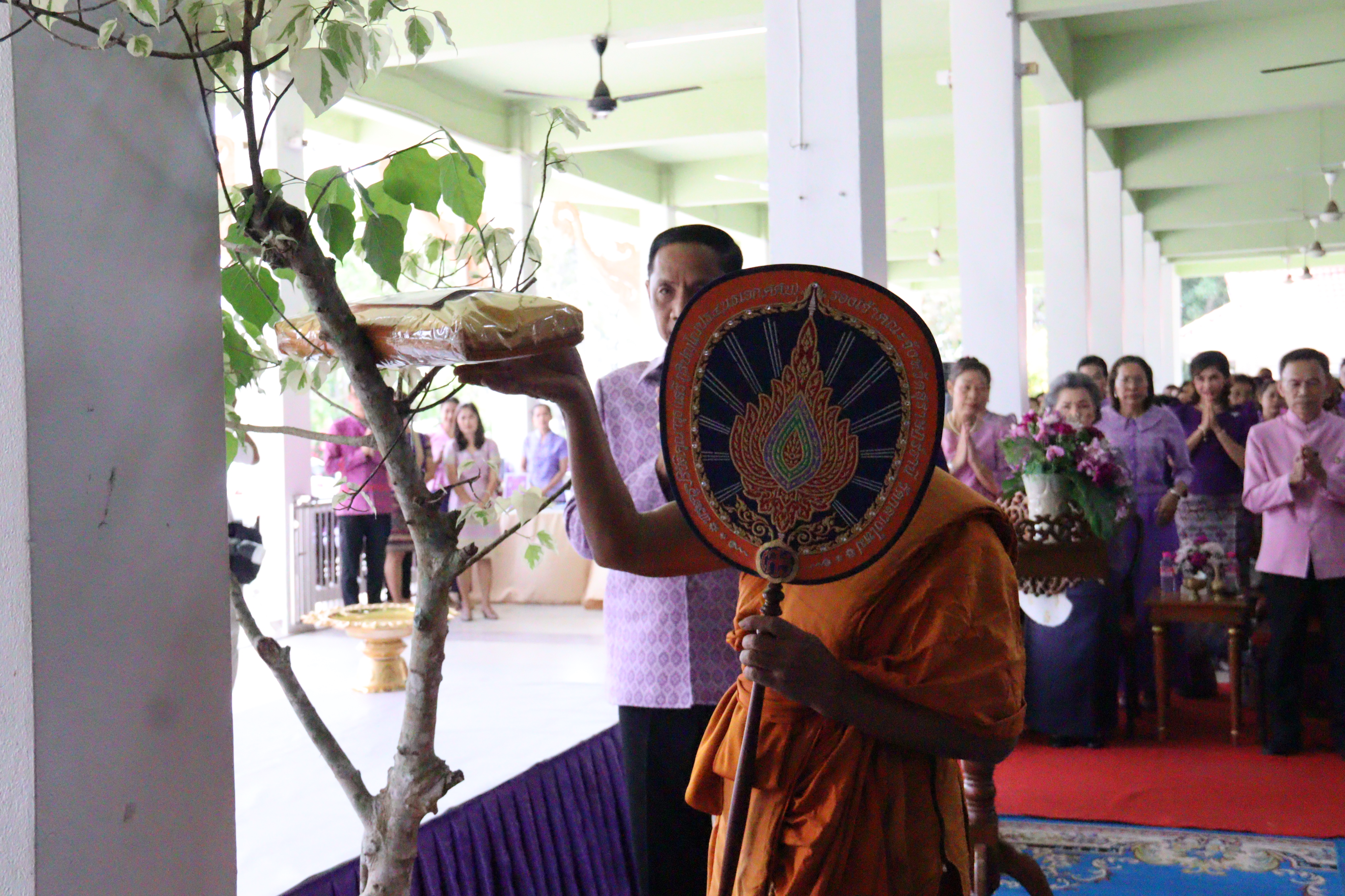 น้ำใจหลั่งไหล สุราษฎร์ธานีจัดทอดผ้าป่ากองทุนพัฒนาเด็กชนบทฯ ช่วยเหลือเด็กด้อยโอกาส ยอดพุ่งกว่าสองแสน