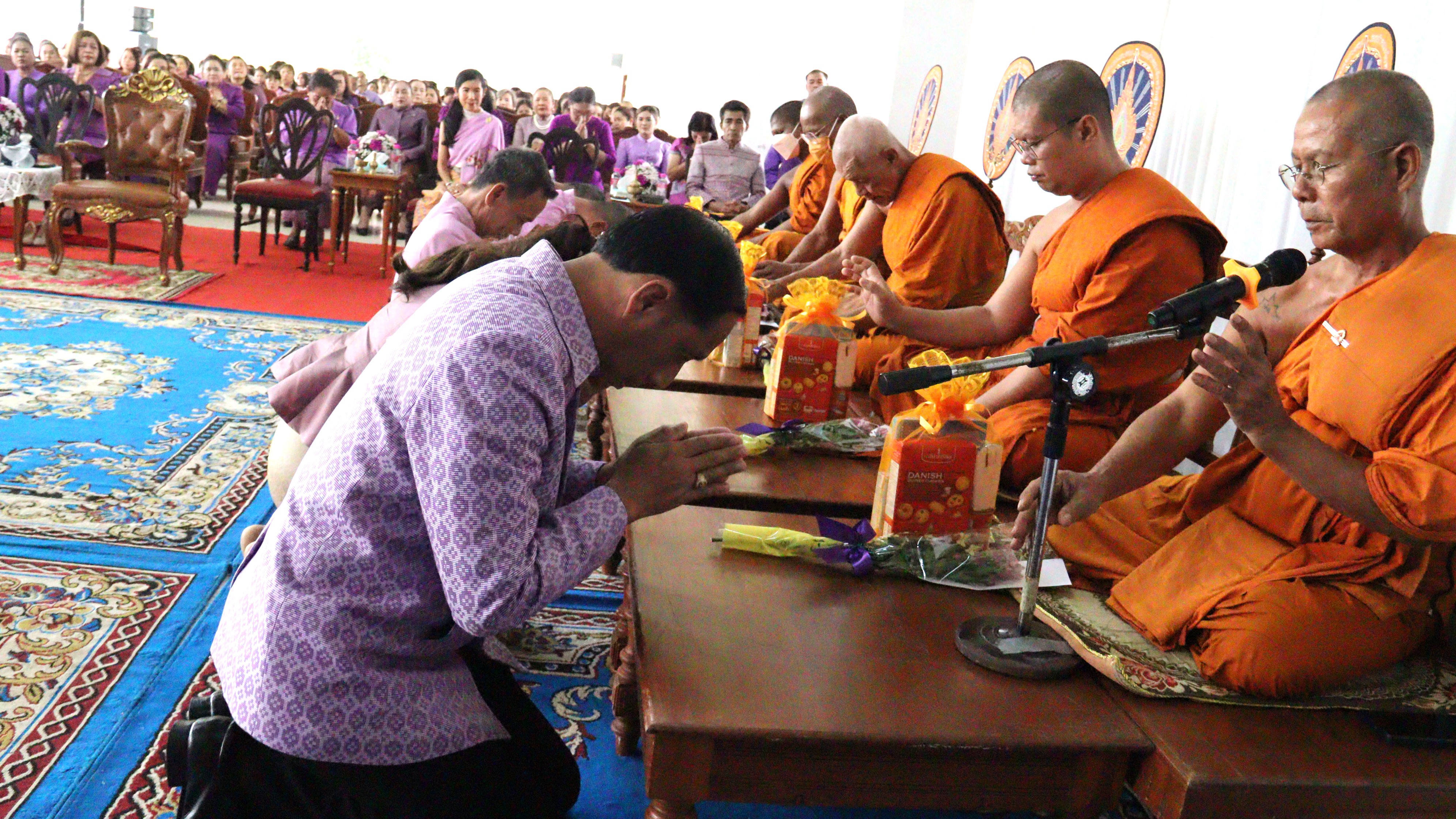 น้ำใจหลั่งไหล สุราษฎร์ธานีจัดทอดผ้าป่ากองทุนพัฒนาเด็กชนบทฯ ช่วยเหลือเด็กด้อยโอกาส ยอดพุ่งกว่าสองแสน