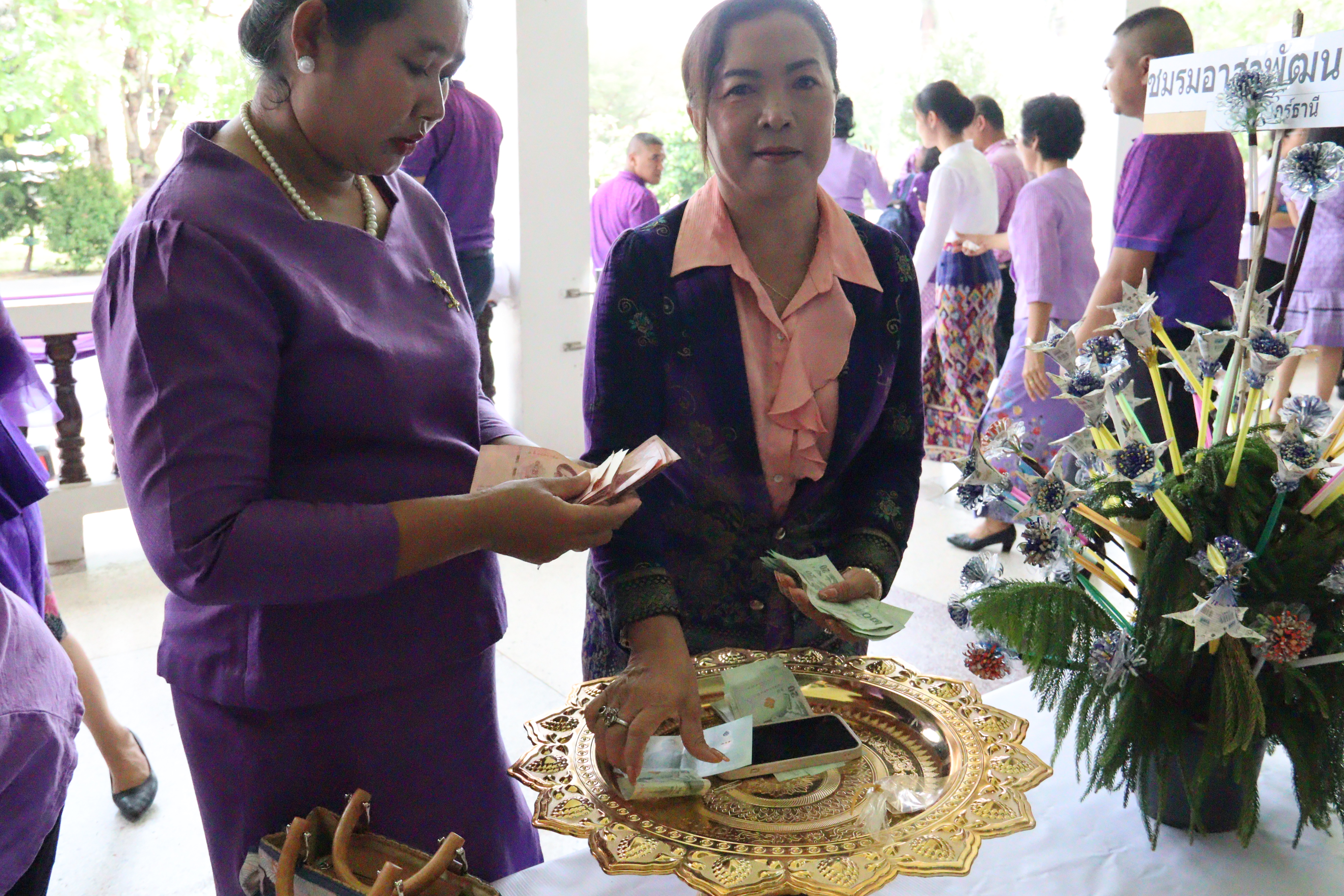 น้ำใจหลั่งไหล สุราษฎร์ธานีจัดทอดผ้าป่ากองทุนพัฒนาเด็กชนบทฯ ช่วยเหลือเด็กด้อยโอกาส ยอดพุ่งกว่าสองแสน