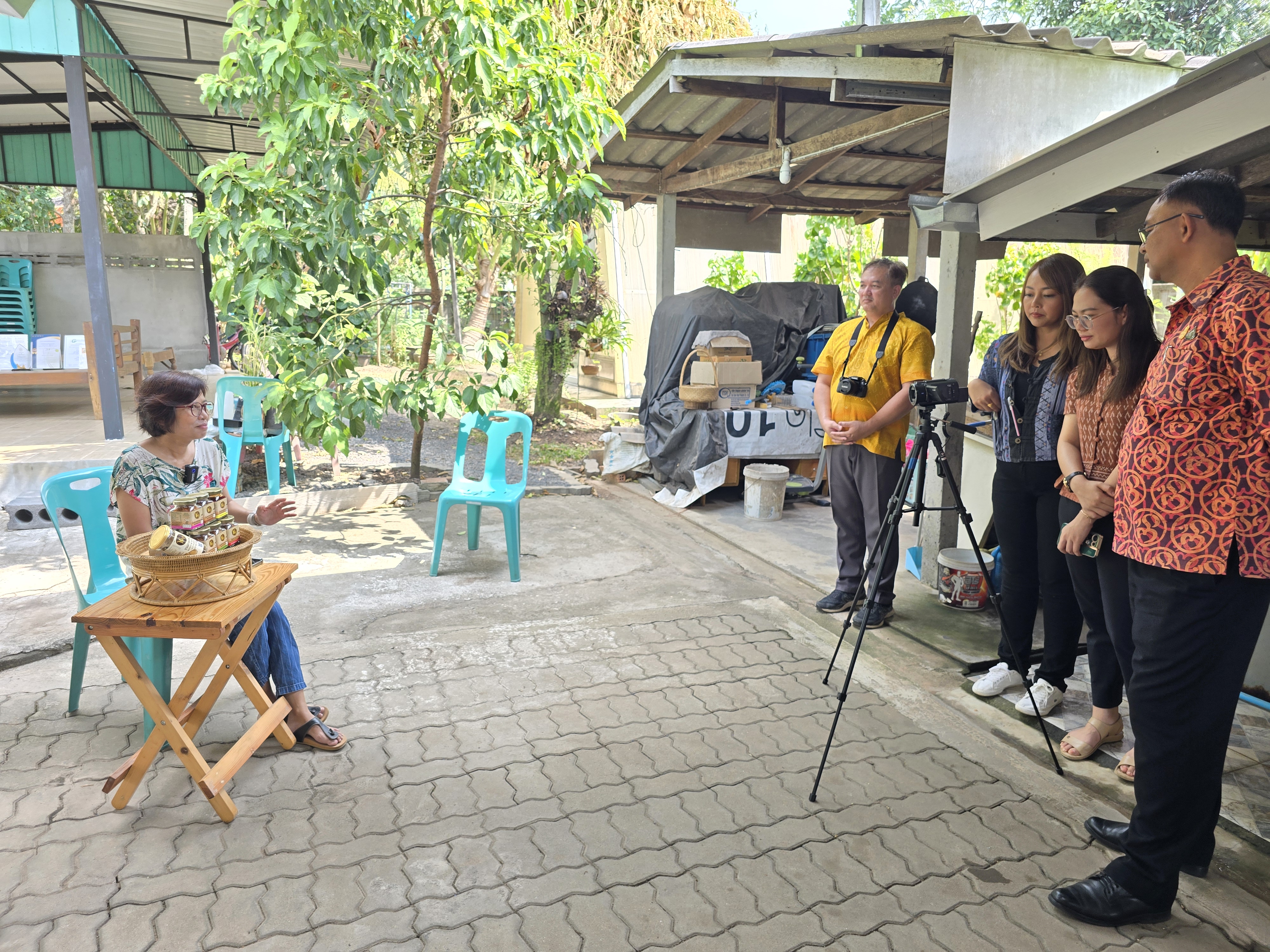 พช.สุราษฎร์ ต้อนรับคณะถ่ายทำสื่อเรียนรู้สู่สาธารณะ “Click ชุมชน…เครื่องมือดิจิทัลกับการพัฒนาชุมชน”