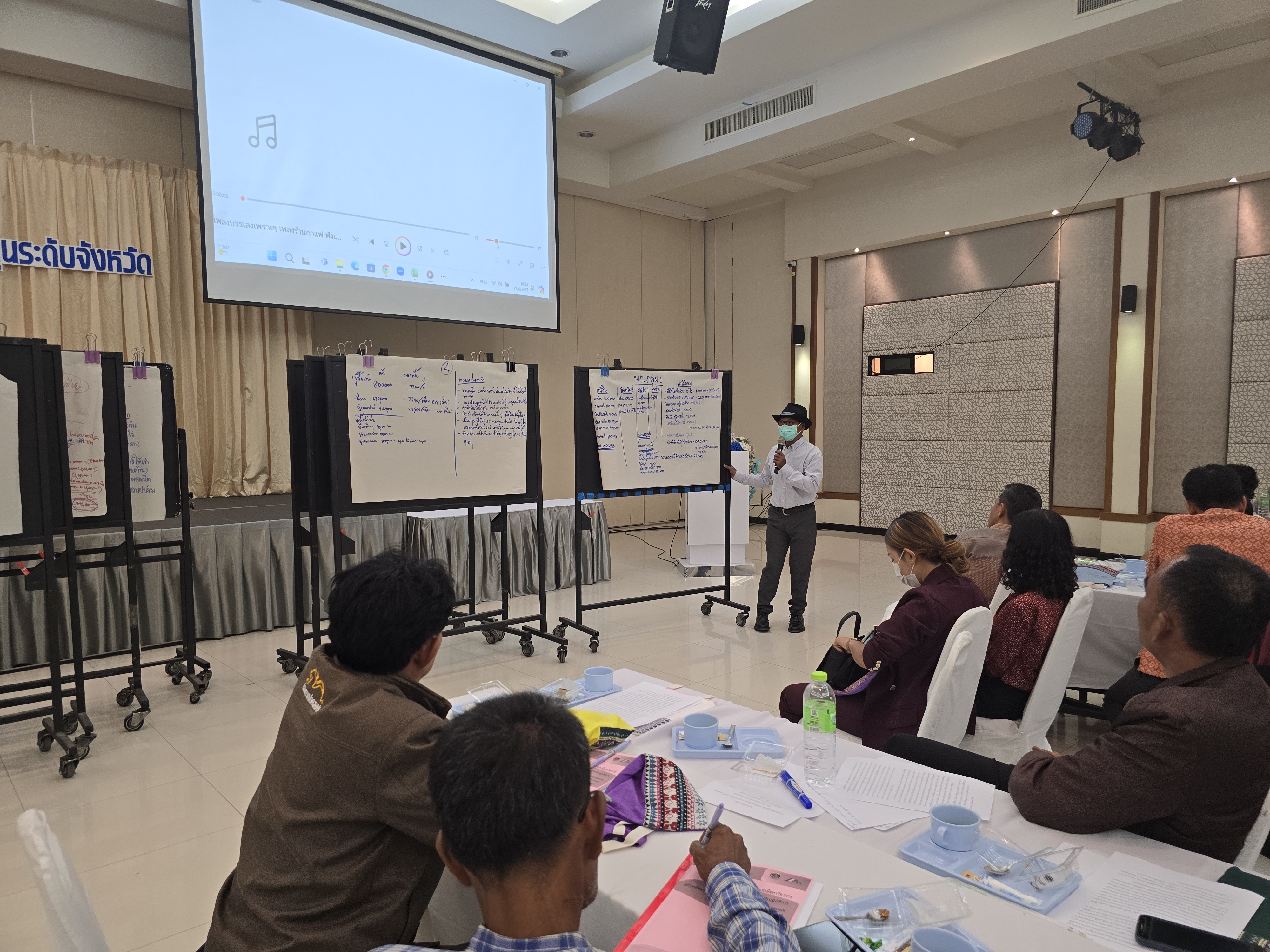 พช.สุราษฎร์ ติวเข้มผู้ขับเคลื่อนศูนย์จัดการกองทุนชุมชน ขับเคลื่อน ‘1 ครัวเรือน 1 สัญญา’ แก้ปัญหาหนี้สินประชาชน