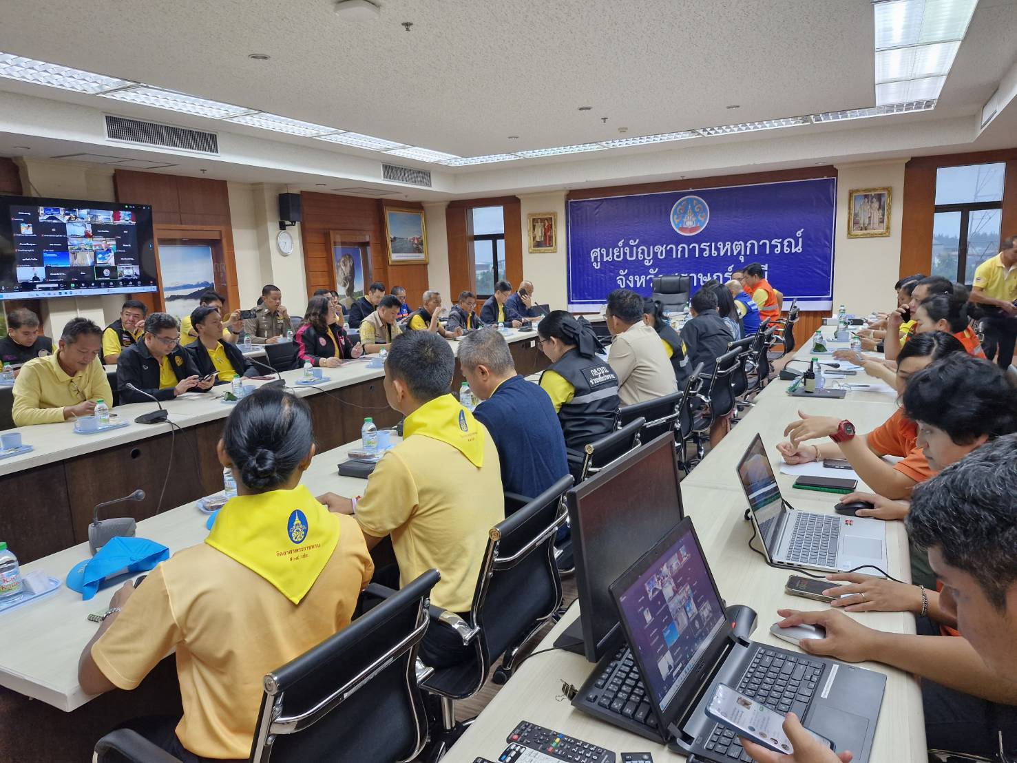 📣พช.เมืองคนดี📣 ร่วมประชุมติดตามสถานการณ์น้ำท่วมในเขตจังหวัดสุราษฎร์ธานี