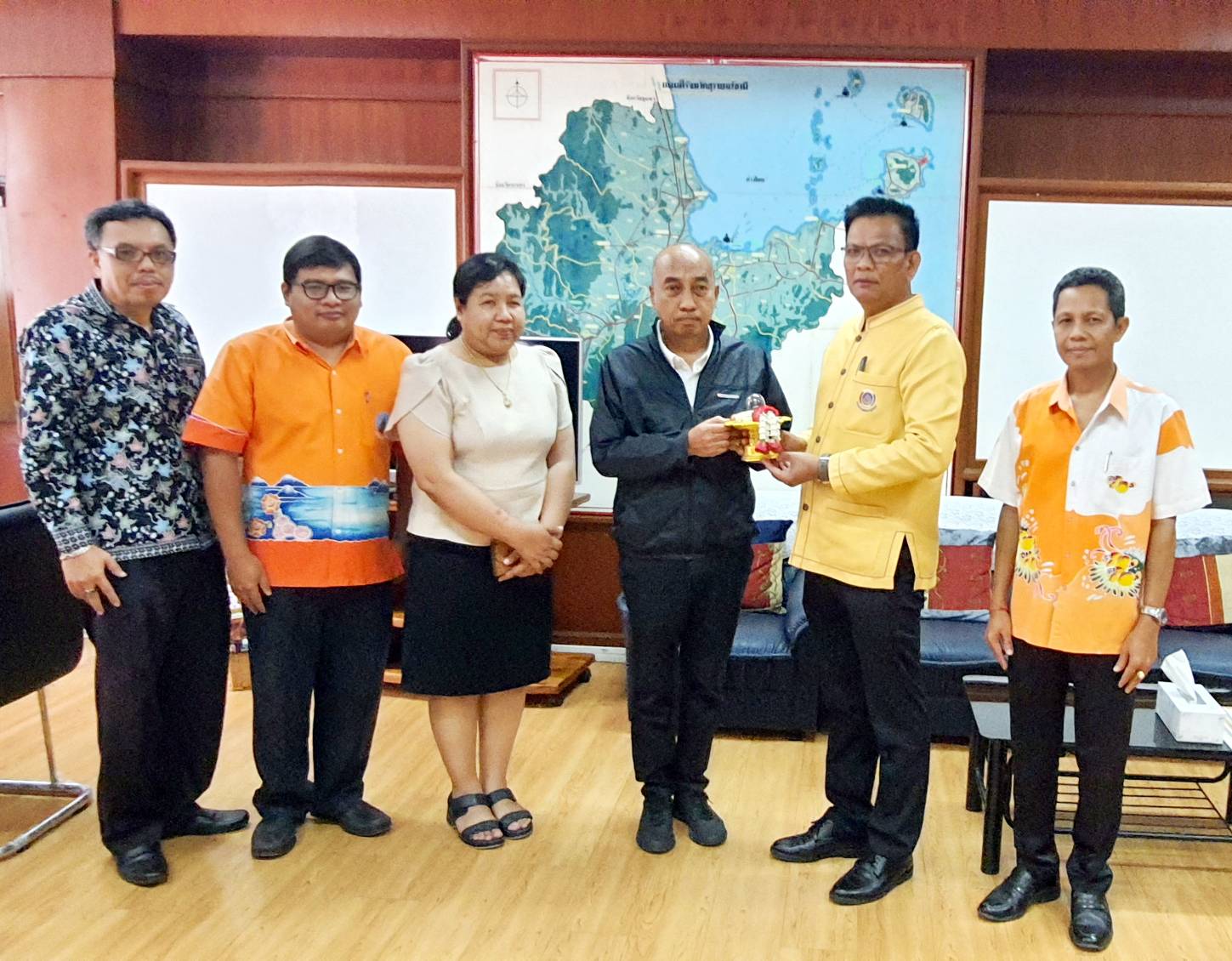 พจ.ประโมทย์ เข้าพบรองผู้ว่าราชการจังหวัดสุราษฎร์ธานี